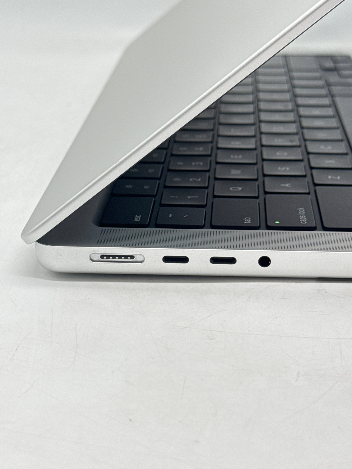 Apple MacBook Pro  M5 A3434 16GB RAM 1TB SSD 14.2" - Used