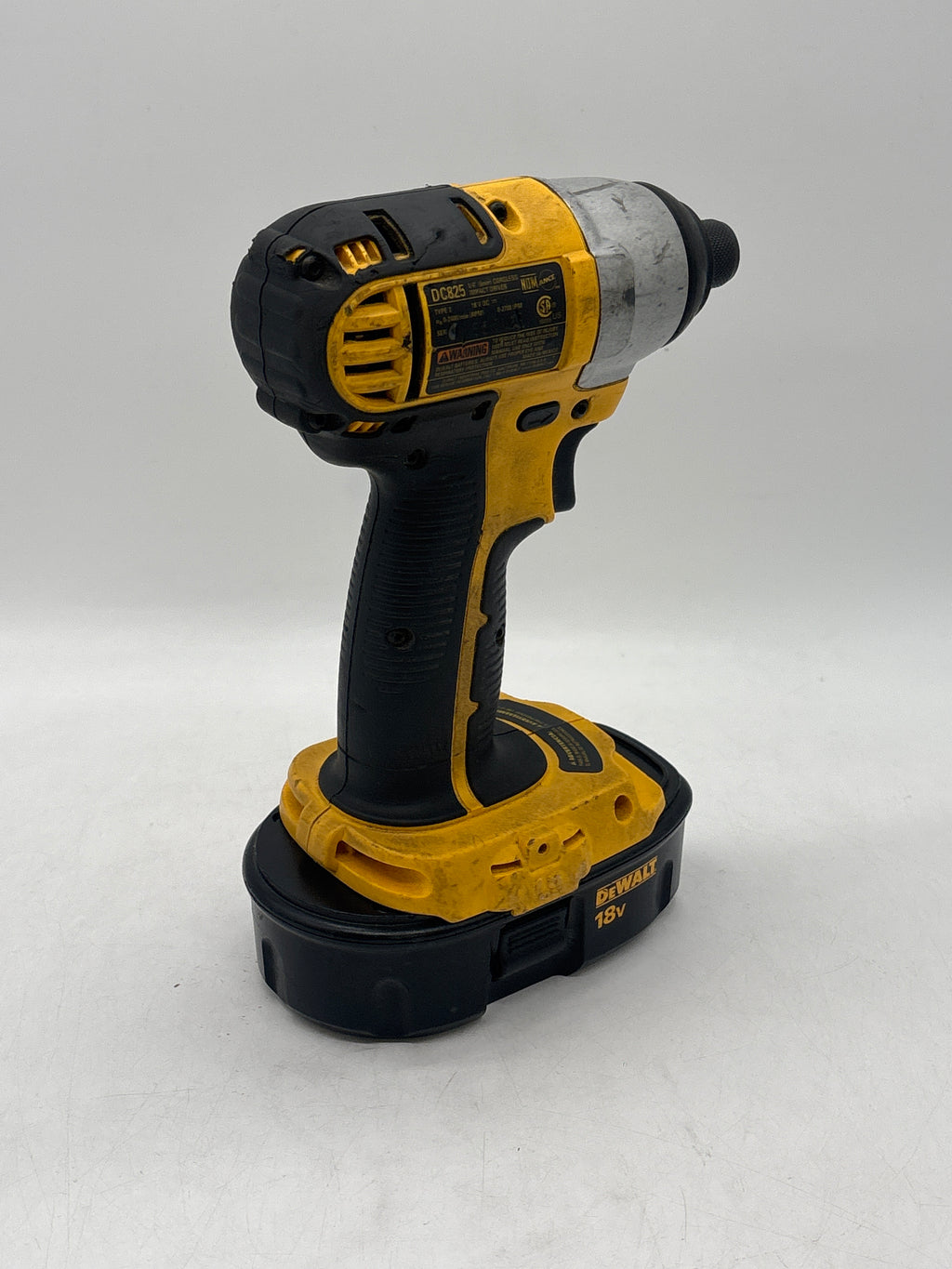 DEWALT DC825 1/4 in Cordless Impact Driver 18V Battery Included