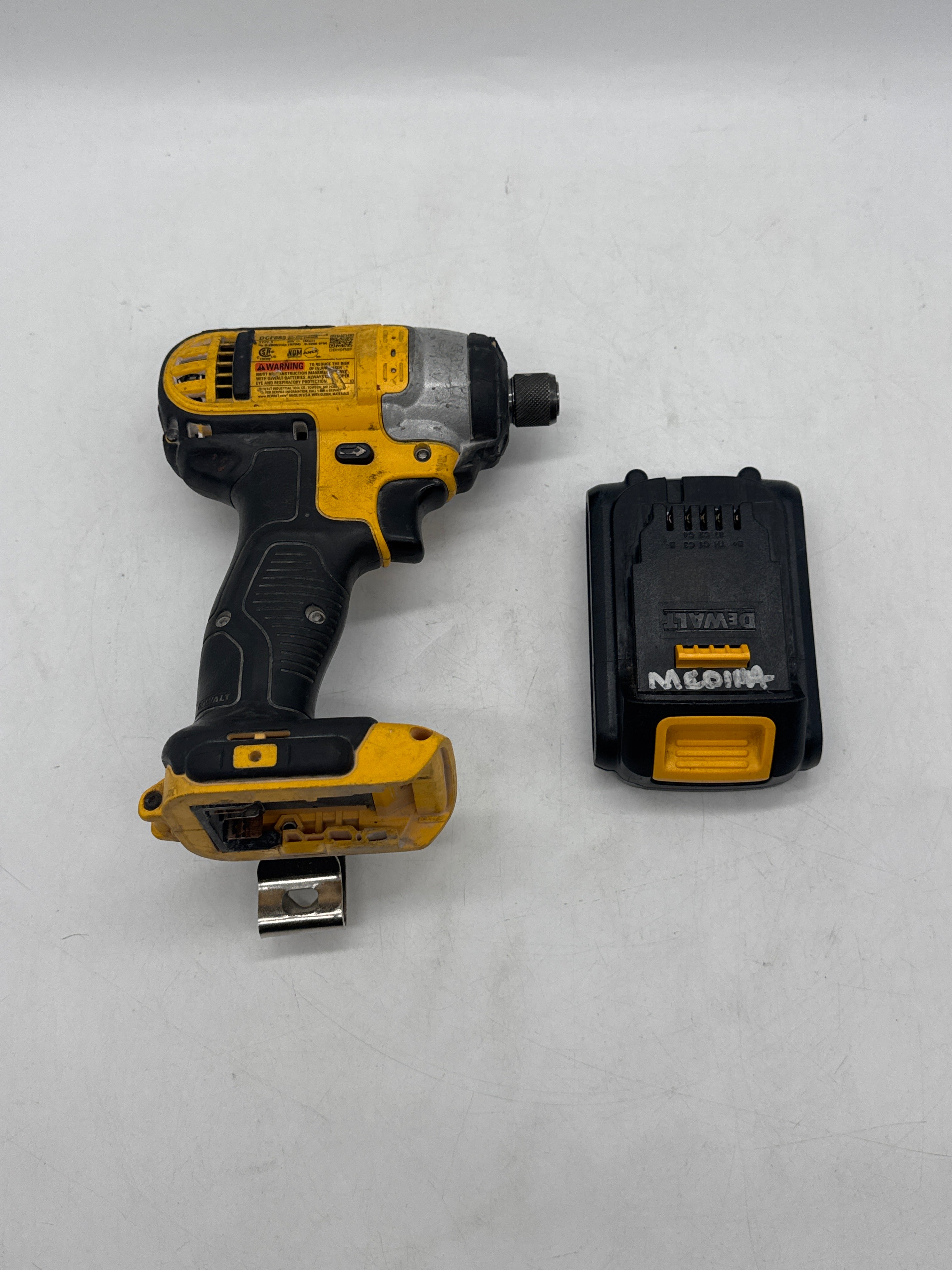 DEWALT DCF885 20V Max 1/4" Cordless Impact Driver w/ Battery - Used