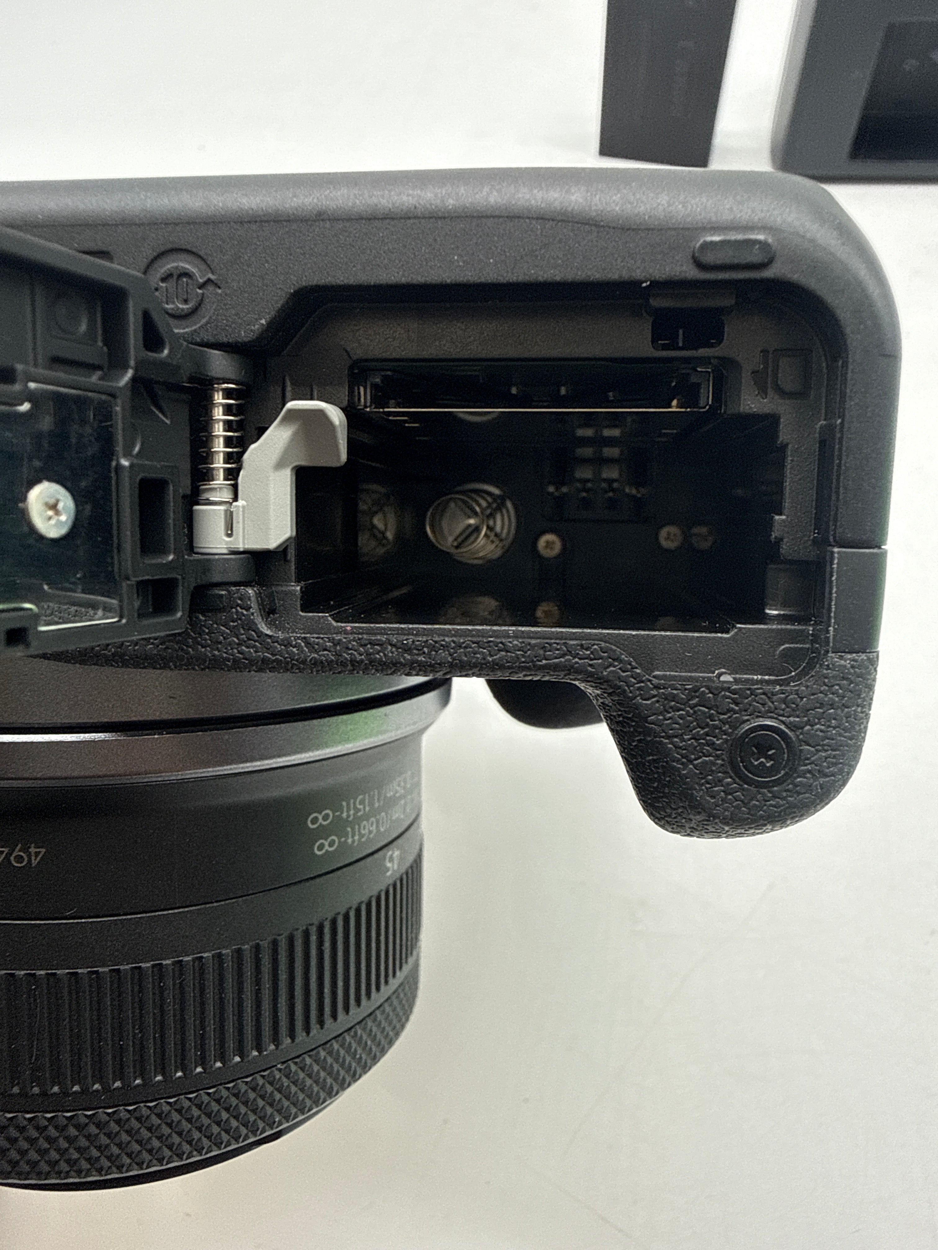 Canon EOS R100 24.1MP Mirrorless Camera w/ RF-S 18-45mm - Used