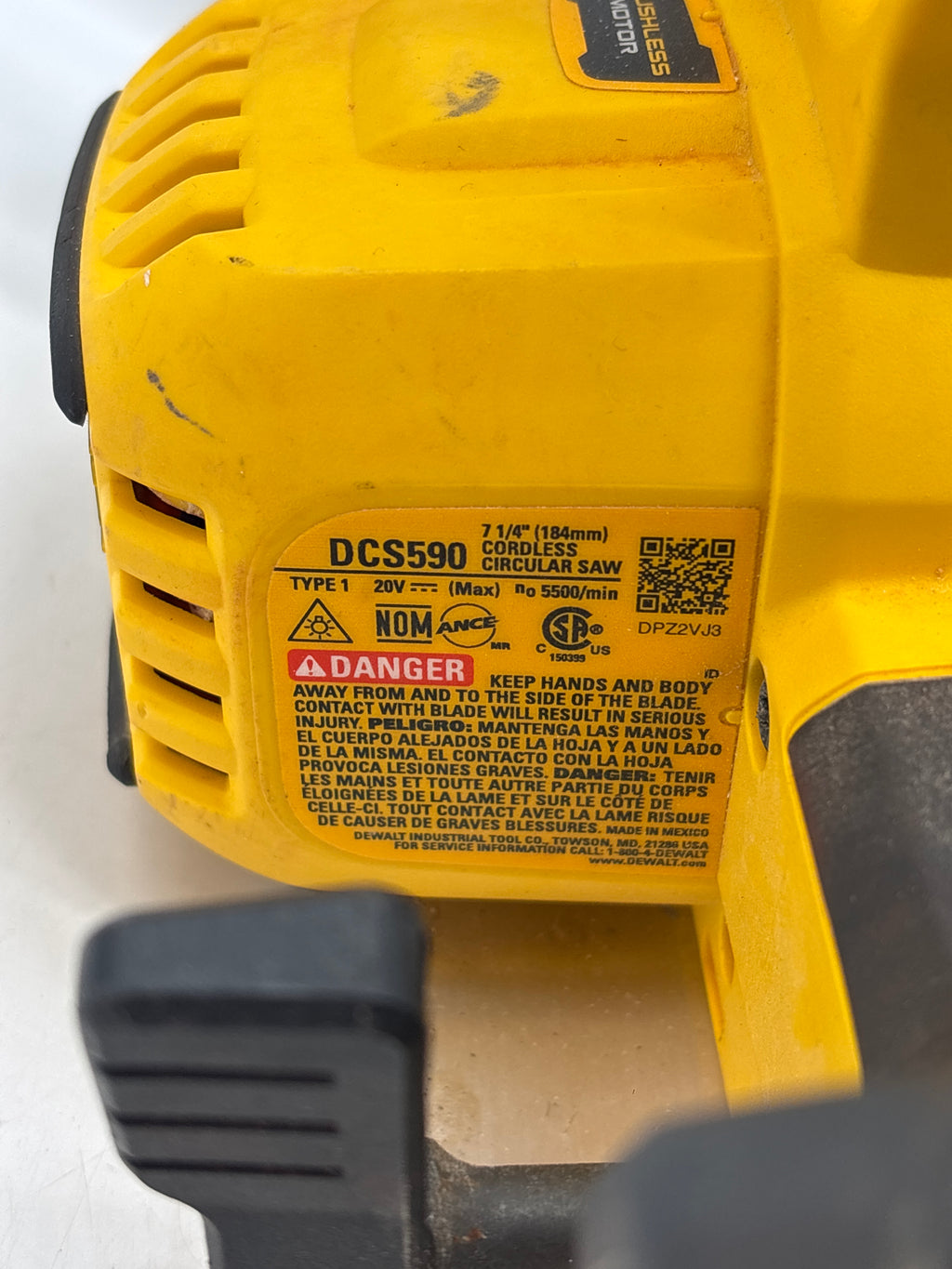 DEWALT DCS590 20V Brushless 7 1/4 in Cordless Circular Saw with Battery