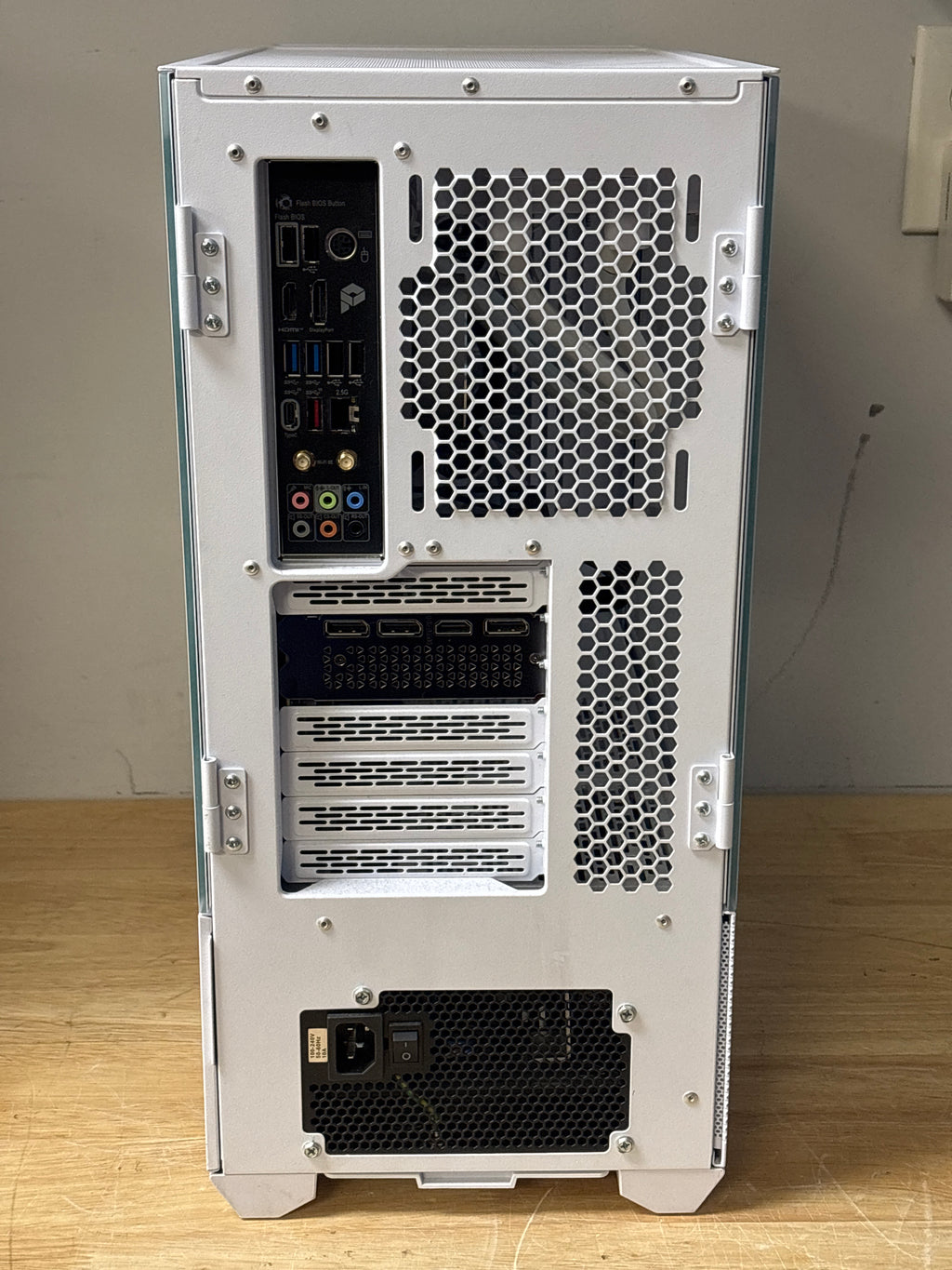 Custom PC i7-12700K 16GB RAM 2TB HDD 500GB SSD RTX 4060 8GB White Used