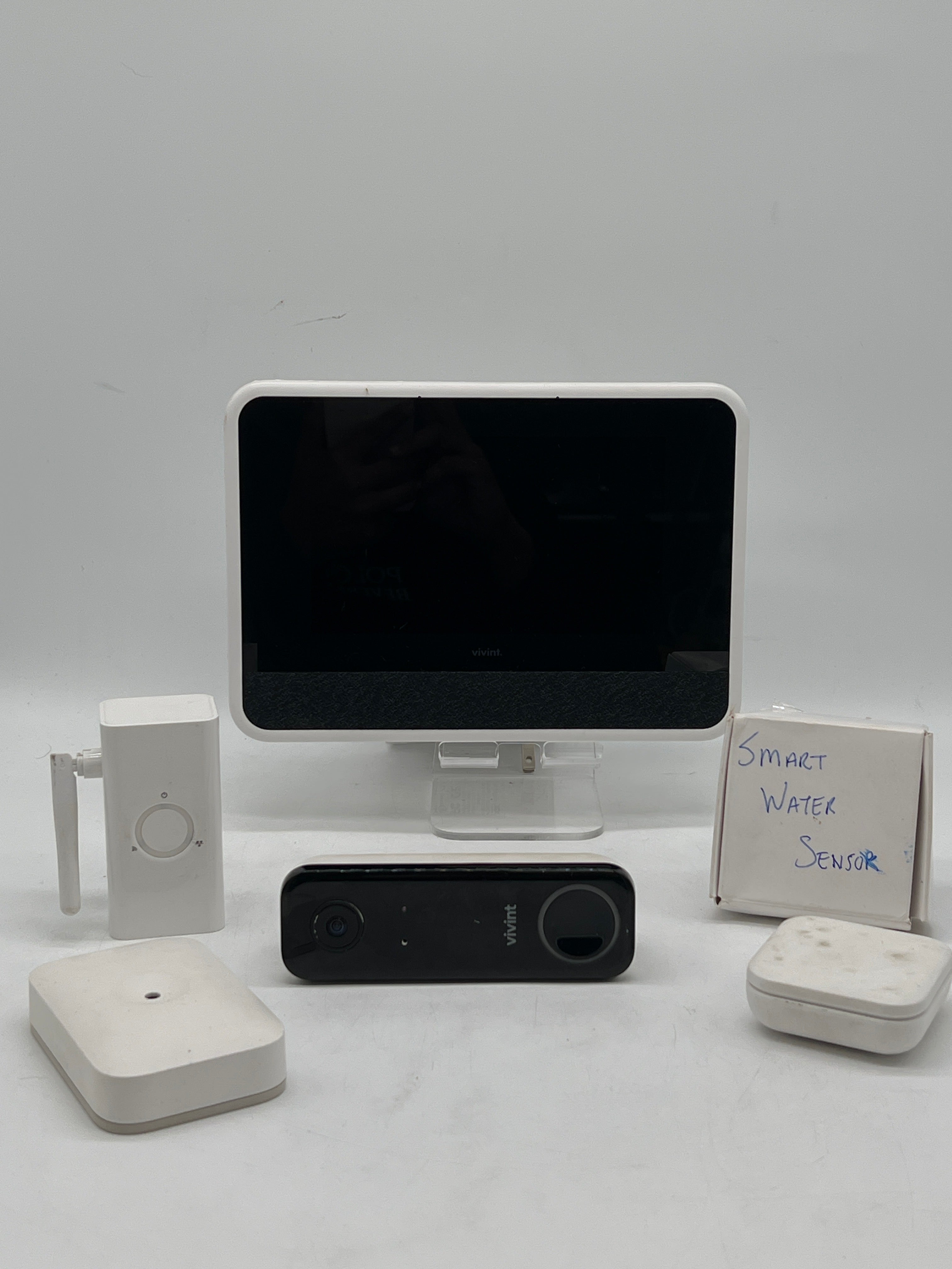 Vivint Outdoor Camera Pro With Smart Hub Control Panel And Water Sensor - Used