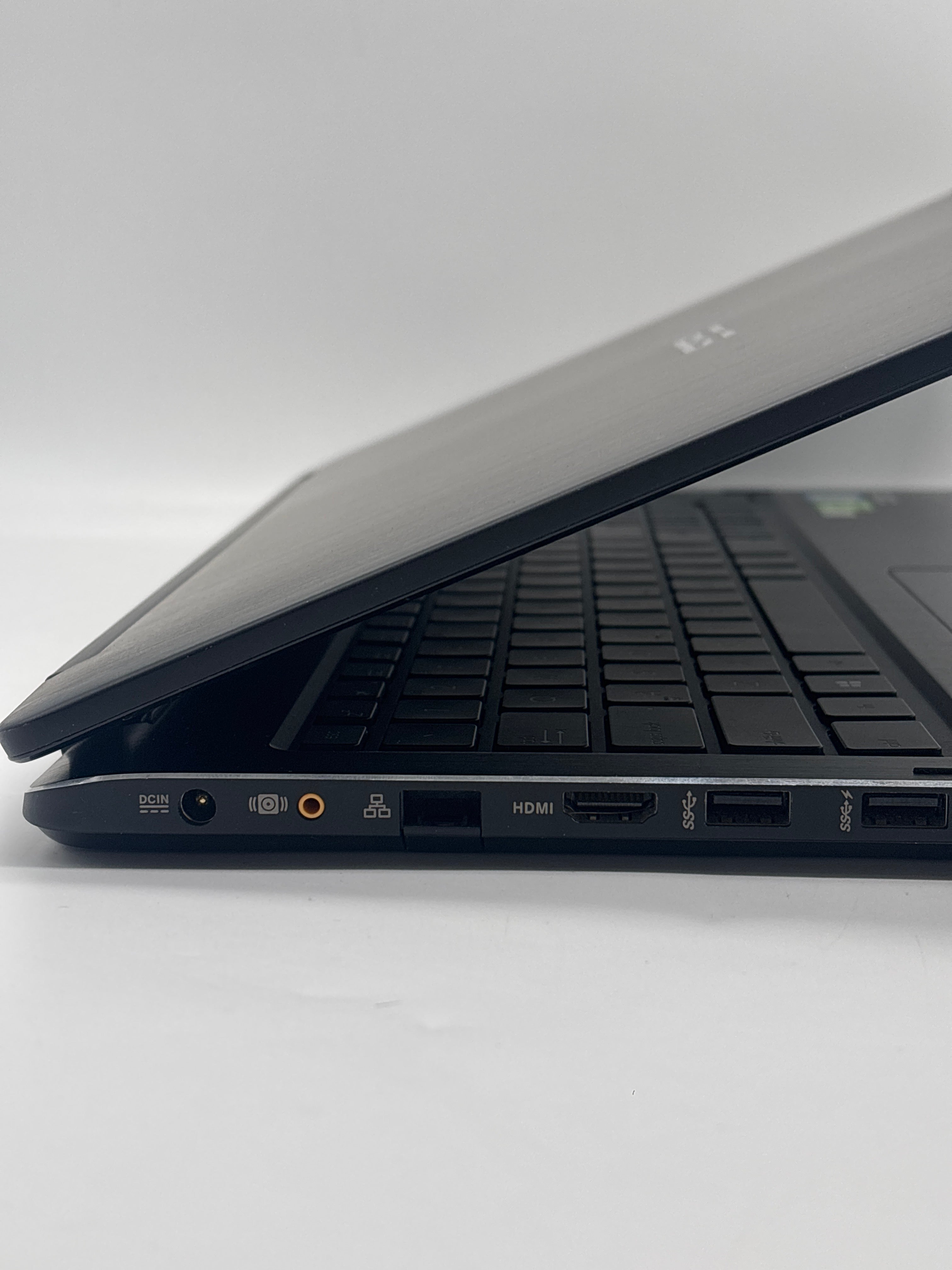 Asus Q552U 15.6" Intel Core i7-6500U 12GB RAM 1TB HDD - For Parts (Read DESC)