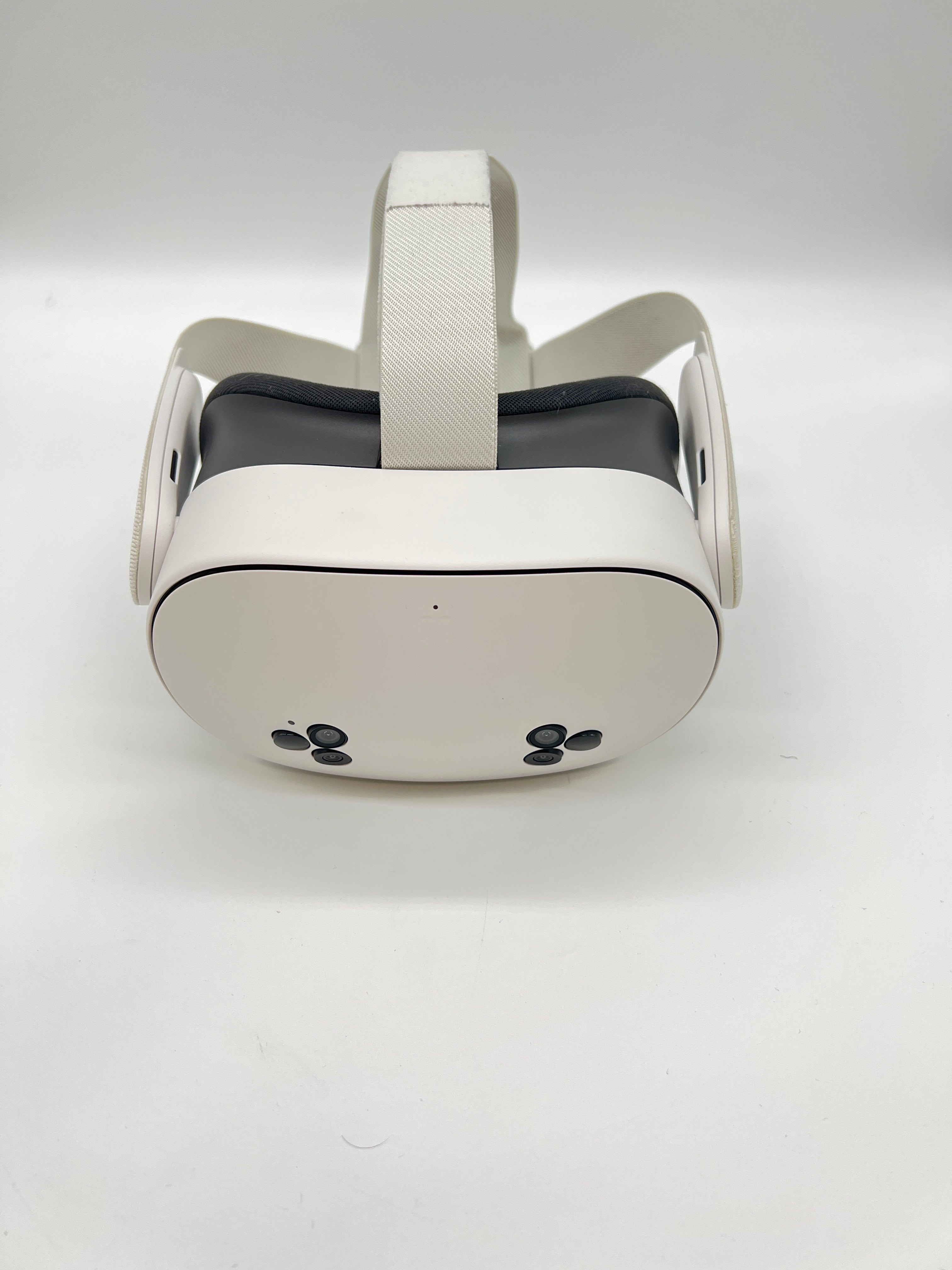 Used Meta Quest 3s VR Headset 128GB White Controllers