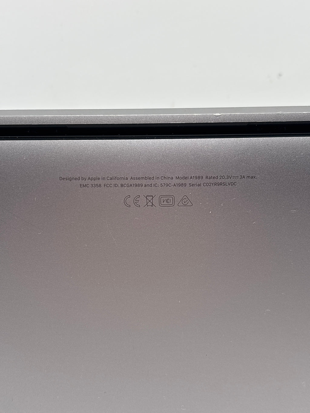 Apple MacBook Pro 13" A1989 Intel Core i5 8GB RAM 256GB SSD Silver - READ