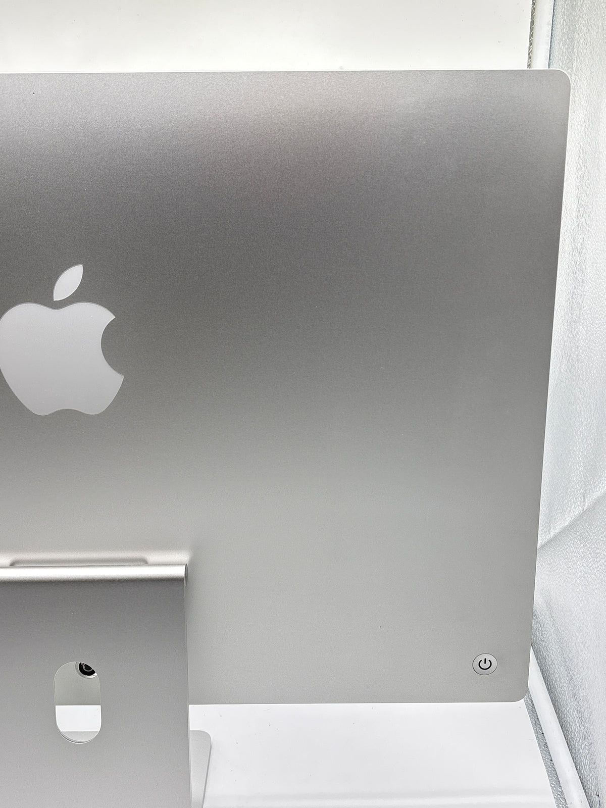 Apple iMac 24-Inch 2023 M3 8-Core CPU 8GB RAM 256GB SSD Silver - Used