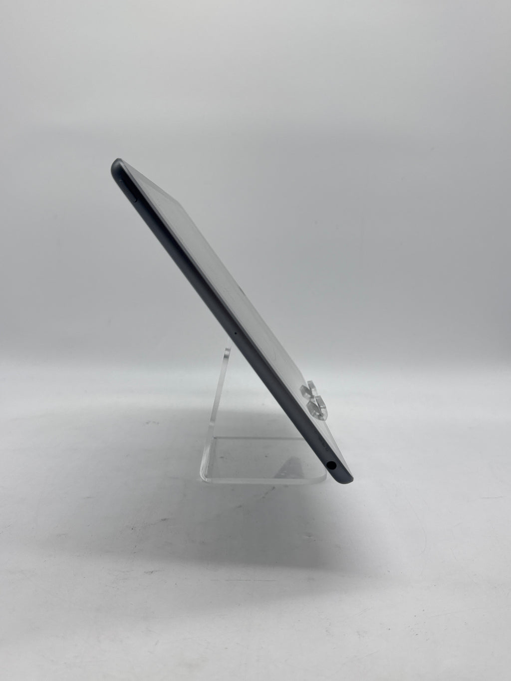 Apple iPad 9th Gen A2602 64GB Wi-Fi Tablet - Used