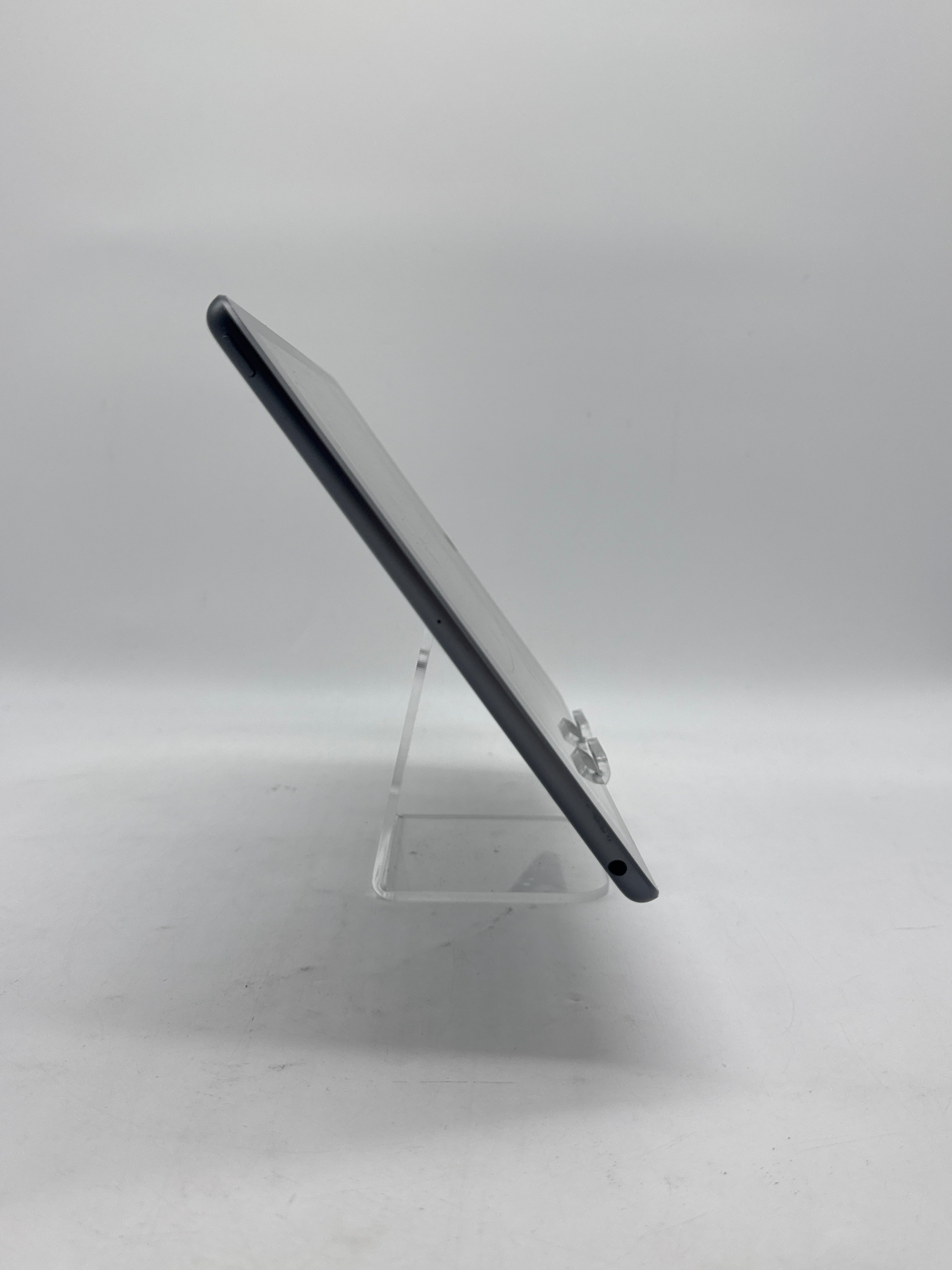 Apple iPad 9th Gen A2602 64GB Wi-Fi Tablet - Used
