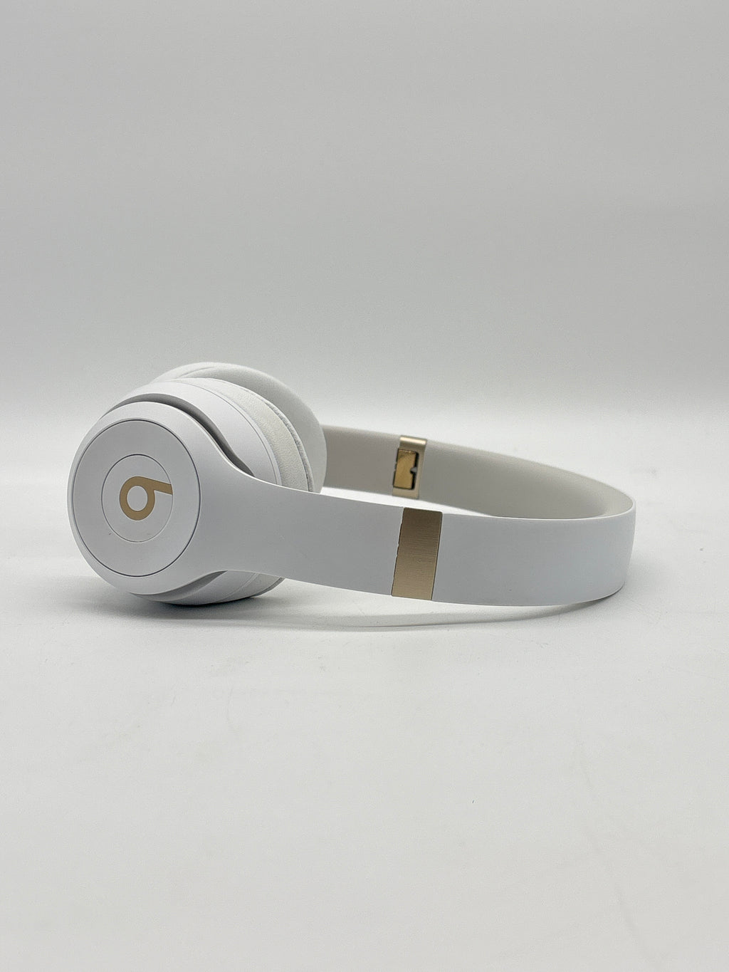 Beats Solo 4 Wireless Headphones White