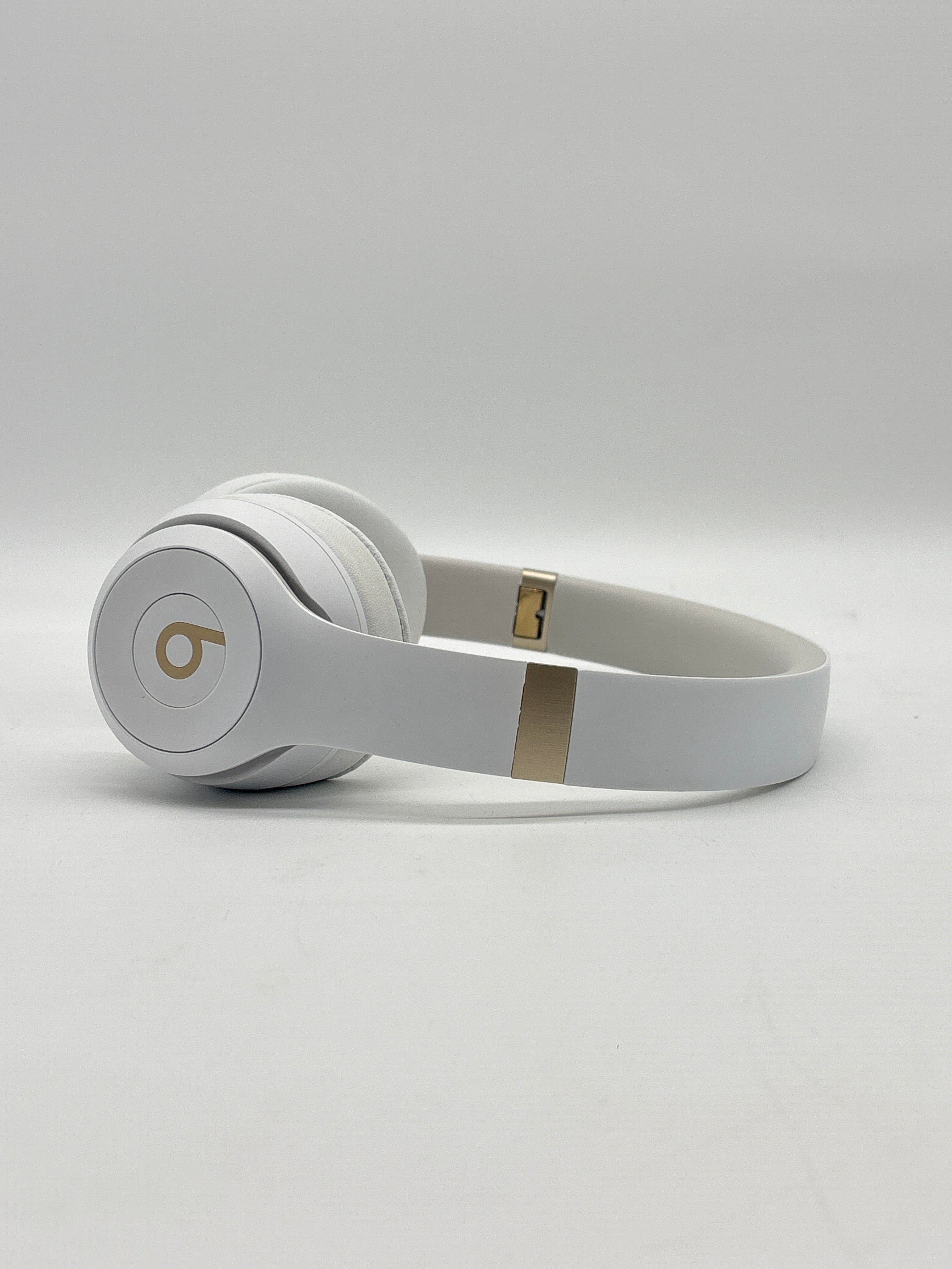 Beats Solo 4 Wireless Headphones White