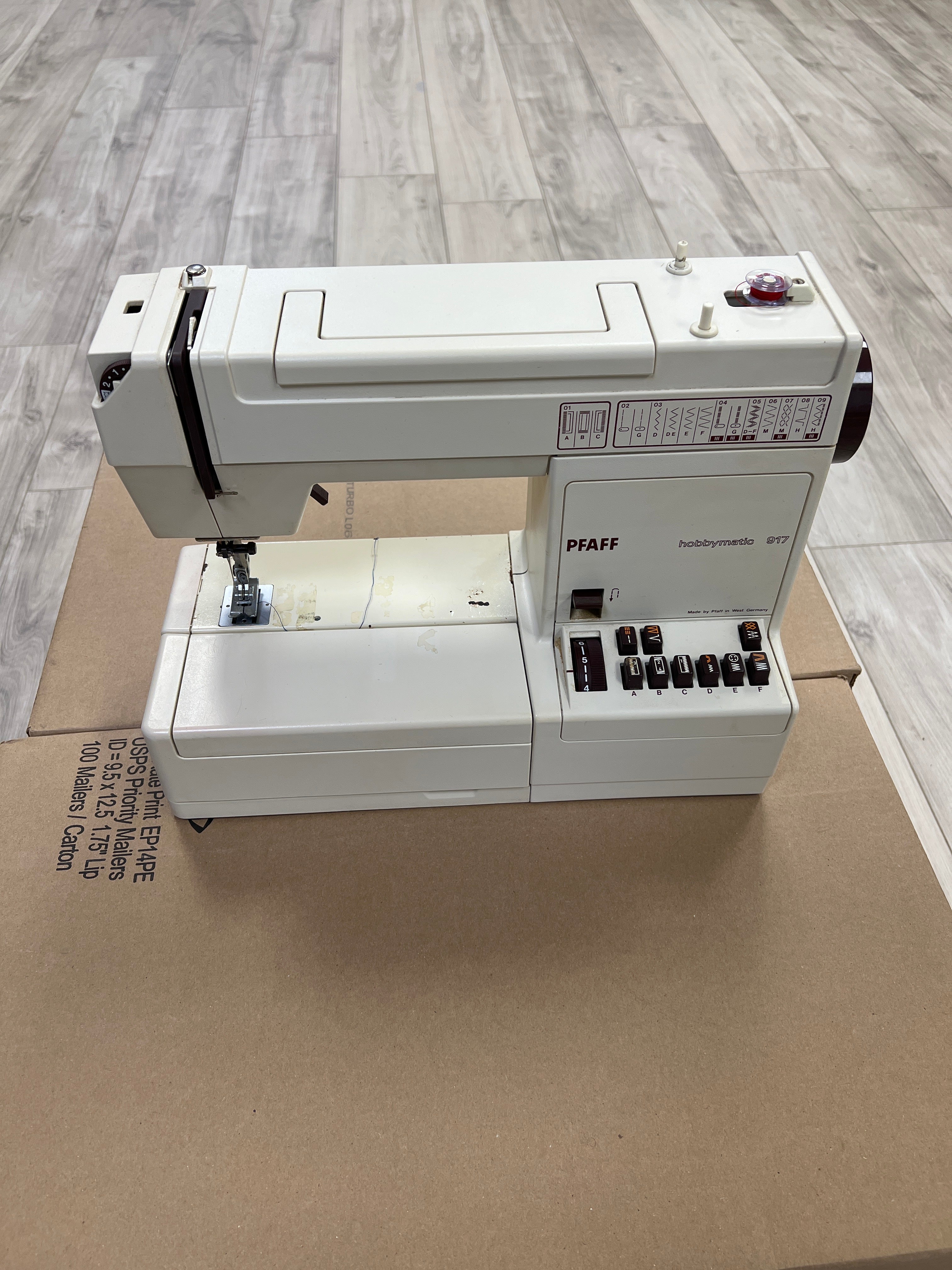 PFAFF Hobbymatic 917 Sewing Machine Electric w/ Foot Pedal