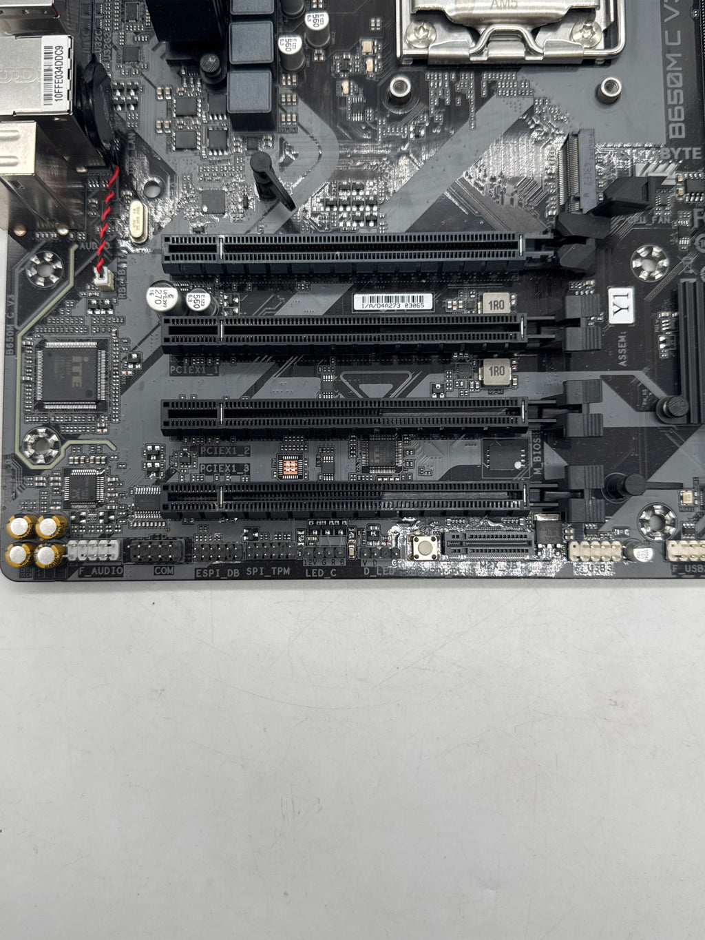 Gigabyte B650M C V3 AM5 DDR5 W/ AMD Ryzen 7 8700F - Used