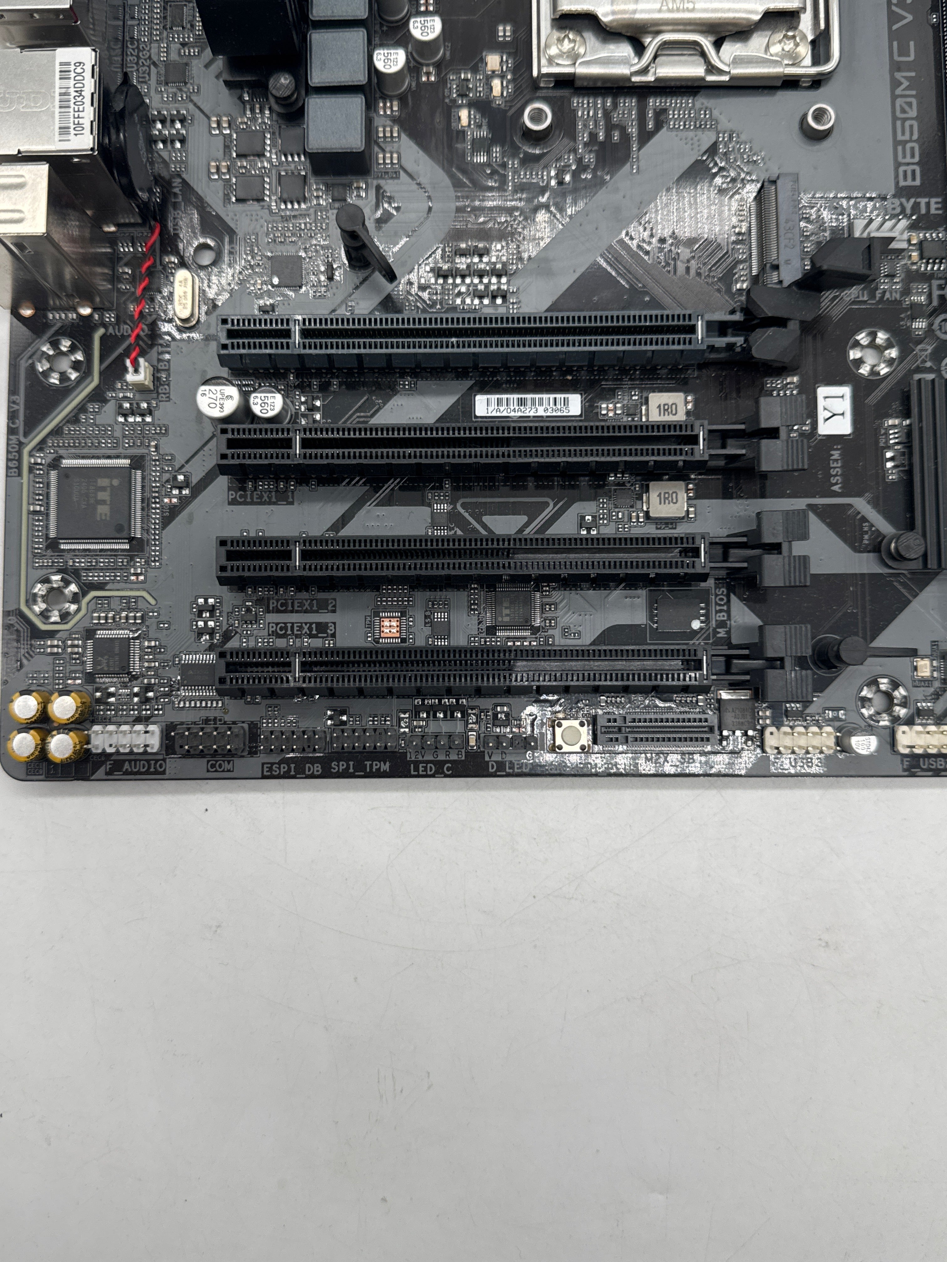 Gigabyte B650M C V3 AM5 DDR5 W/ AMD Ryzen 7 8700F - Used