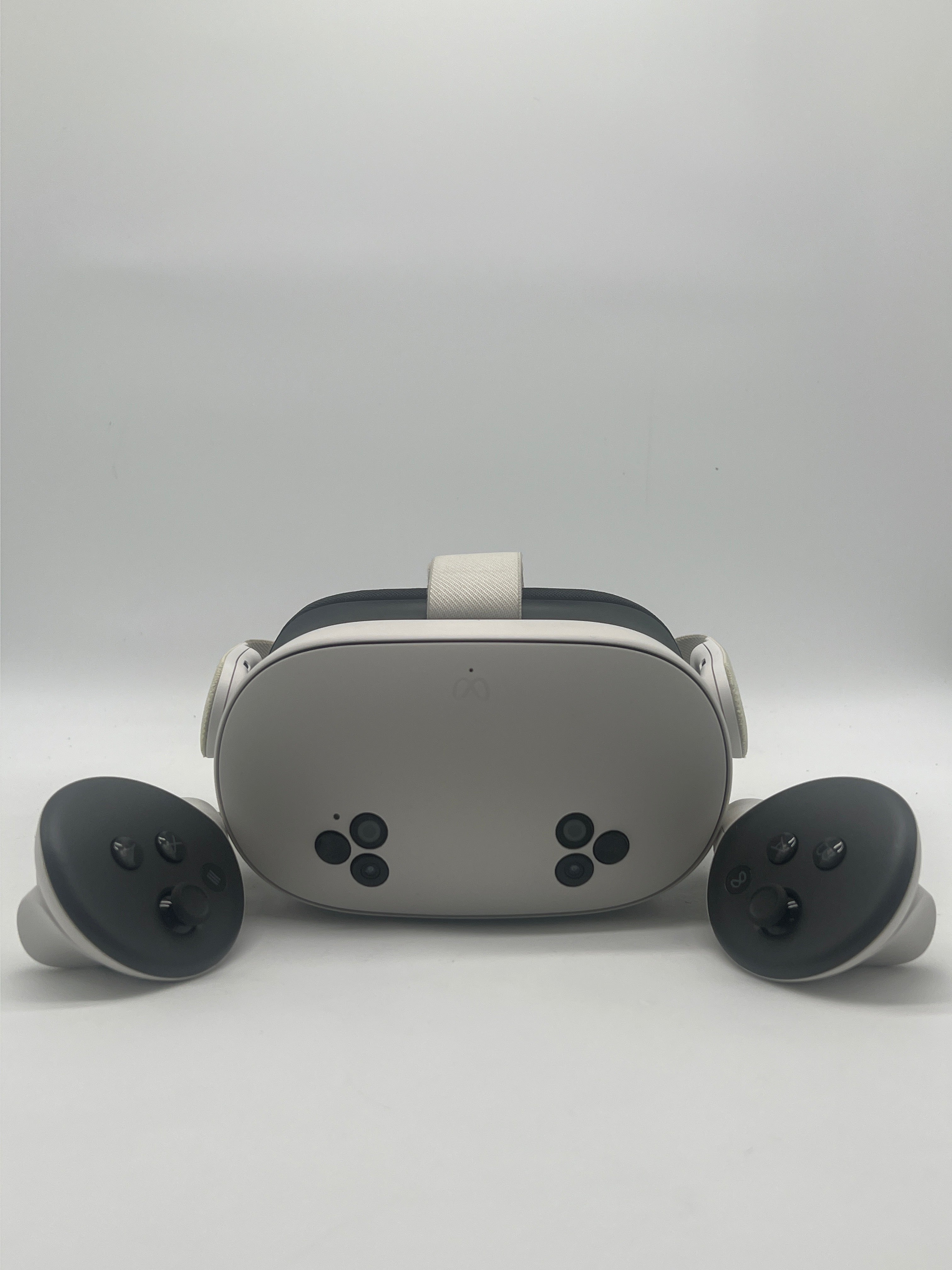 Meta Oculus Quest 3s VR Headset White - For Parts (Lens Issue)