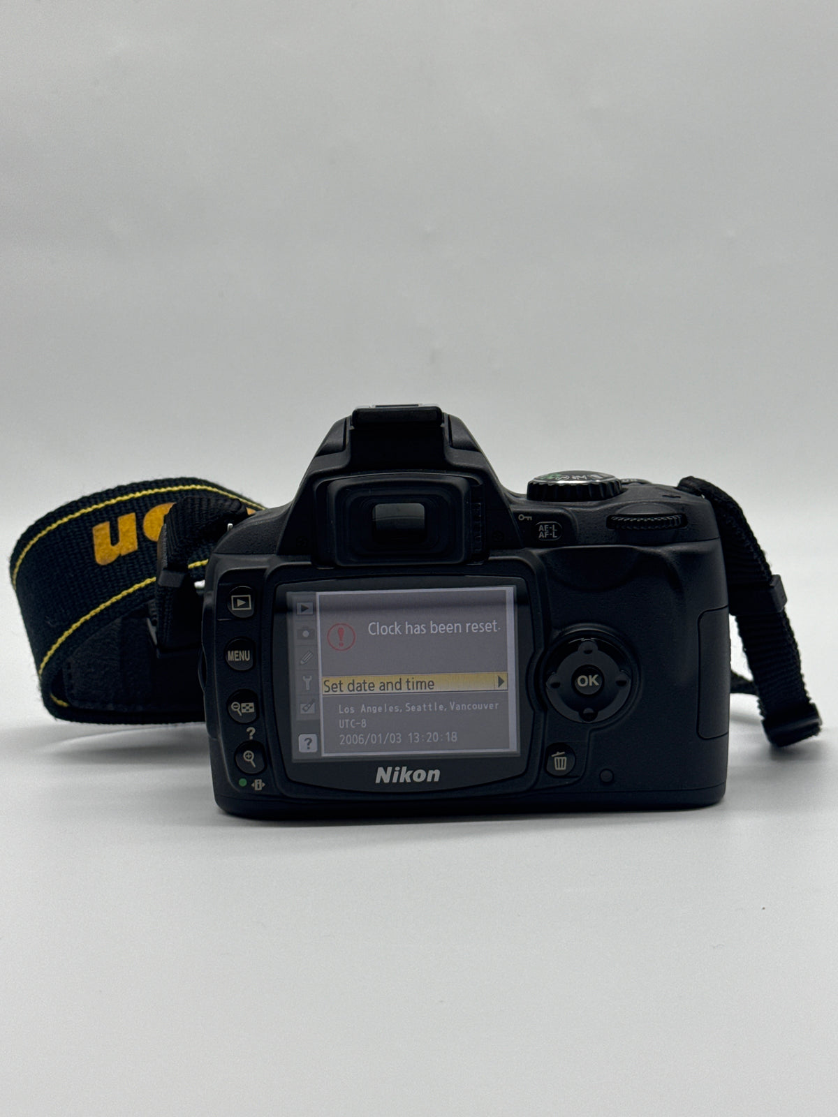 Nikon D40 DSLR Camera w/ Nikkor 18-55mm Lens Black - Used