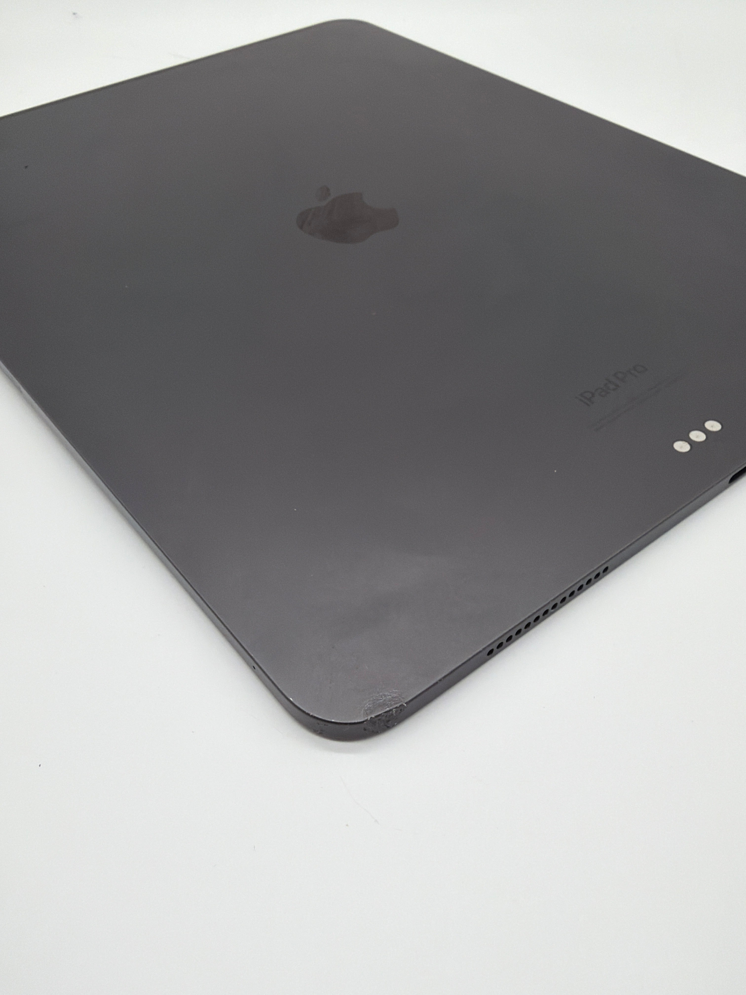 Apple iPad Pro  Wi-Fi M4 13" 256GB Space Black A2925 Broken Screen Read