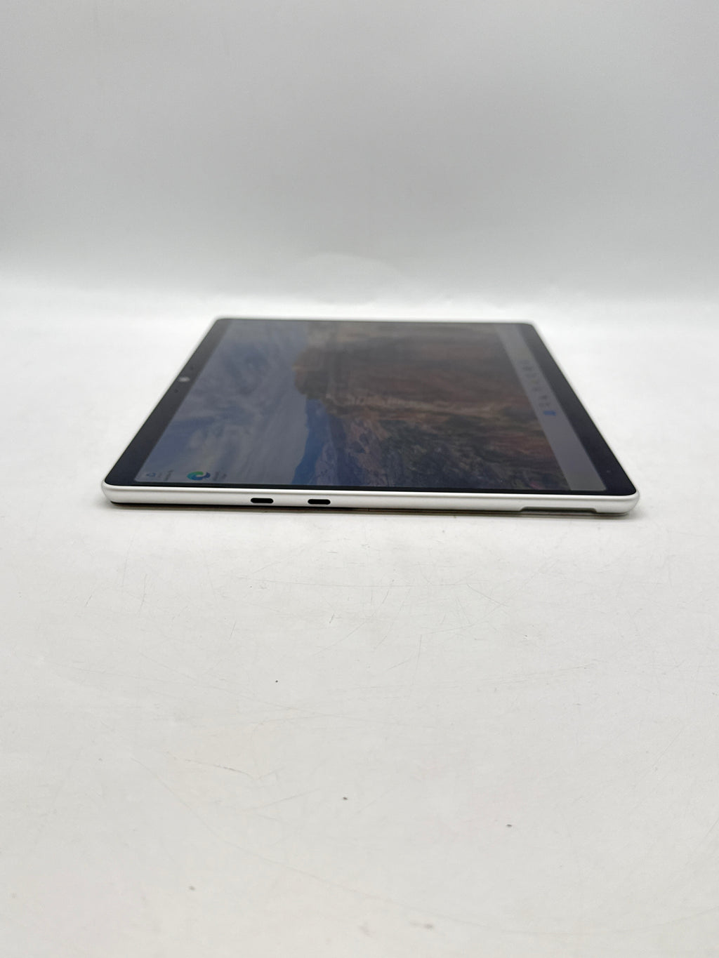 Microsoft Surface Pro 10 13" Intel Core Ultra 5 135U 32GB RAM 256GB SSD Wi-Fi - Used