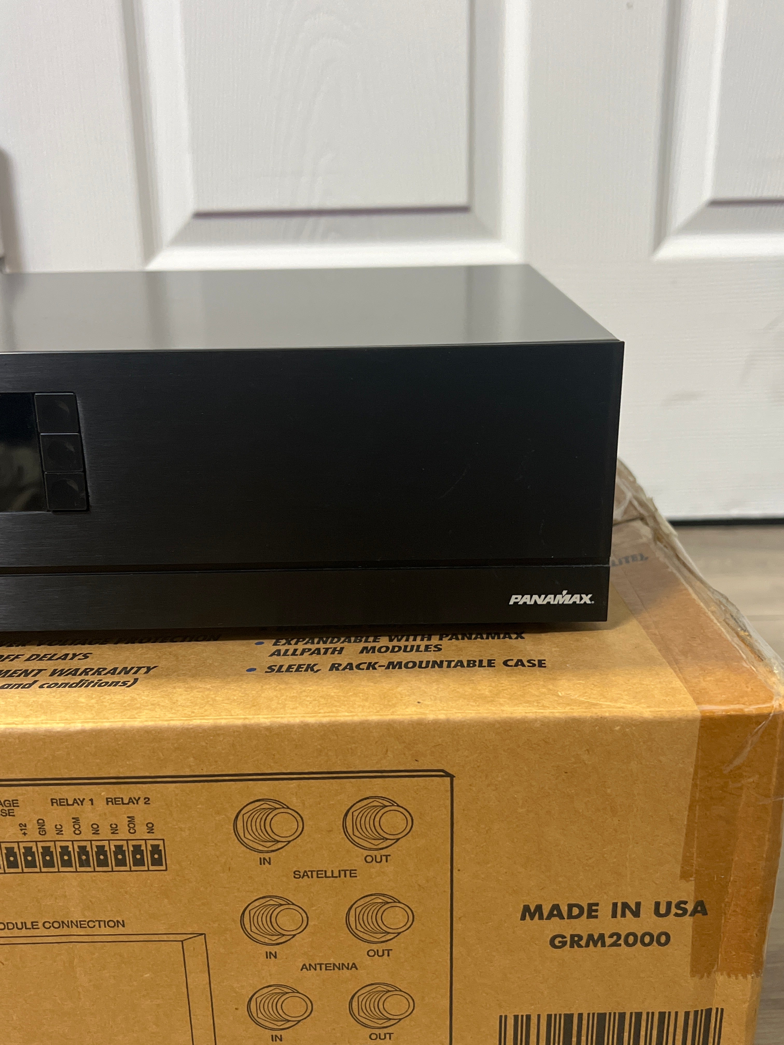 Panamax Max 2000 Power Management & Surge Protector - New Open Box