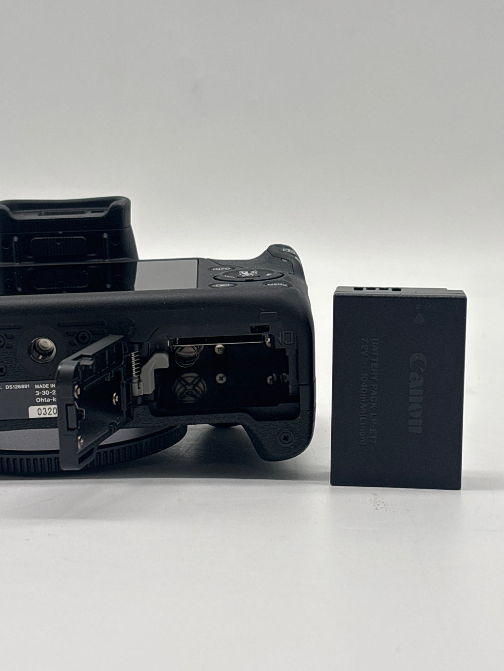 Canon EOS R100 Mirrorless Digital Camera 24.1MP with RF-S 18-45mm Lens - Used