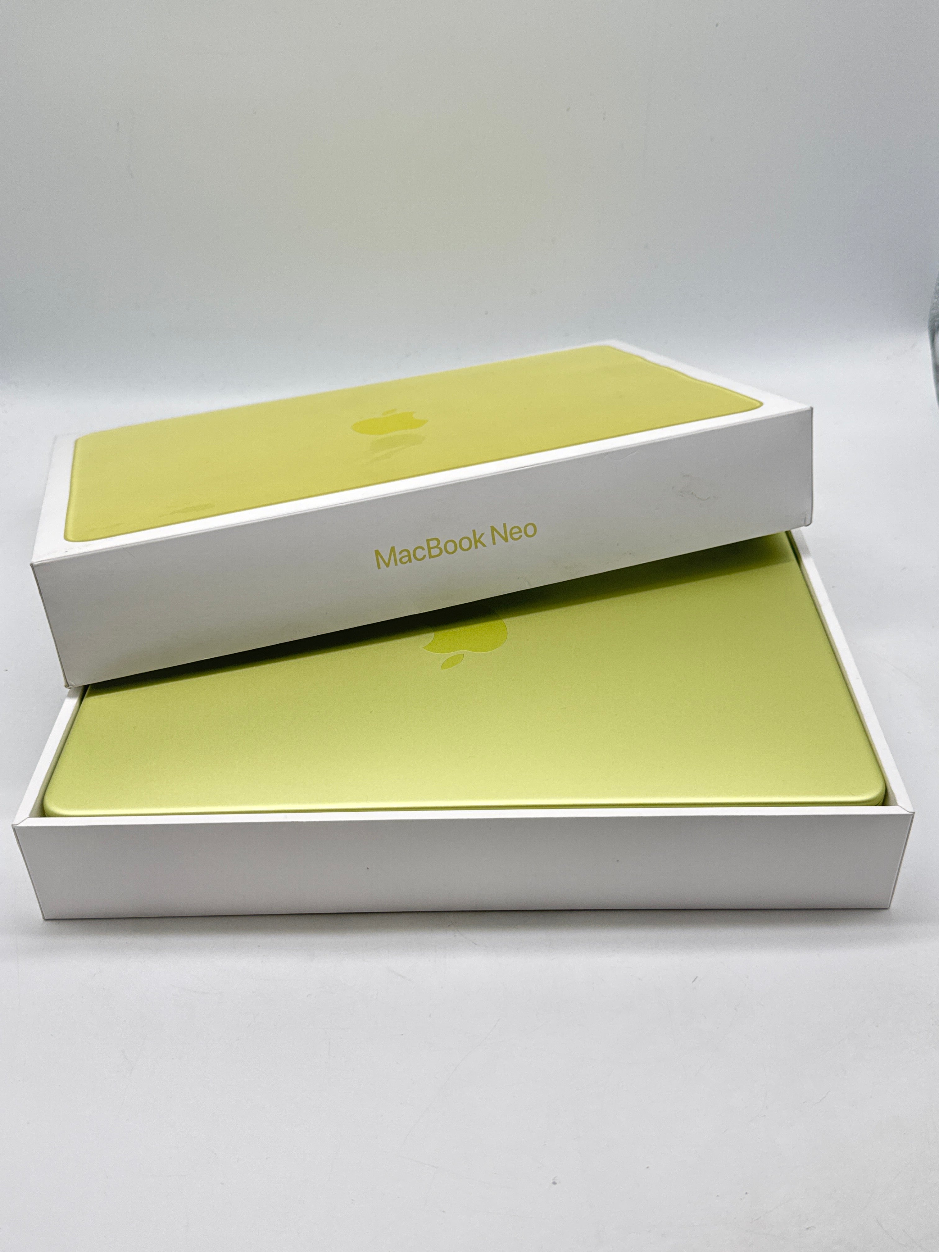 Apple MacBook Neo 13" A3404 A18 Pro 8GB RAM 512GB SSD - Used with Box