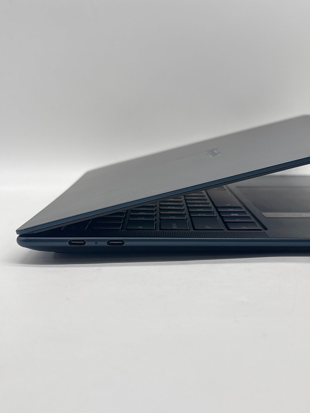 Lenovo Yoga Slim 7 14Q8X9 Snapdragon X Elite X1E78100 16GB RAM 512GB SSD