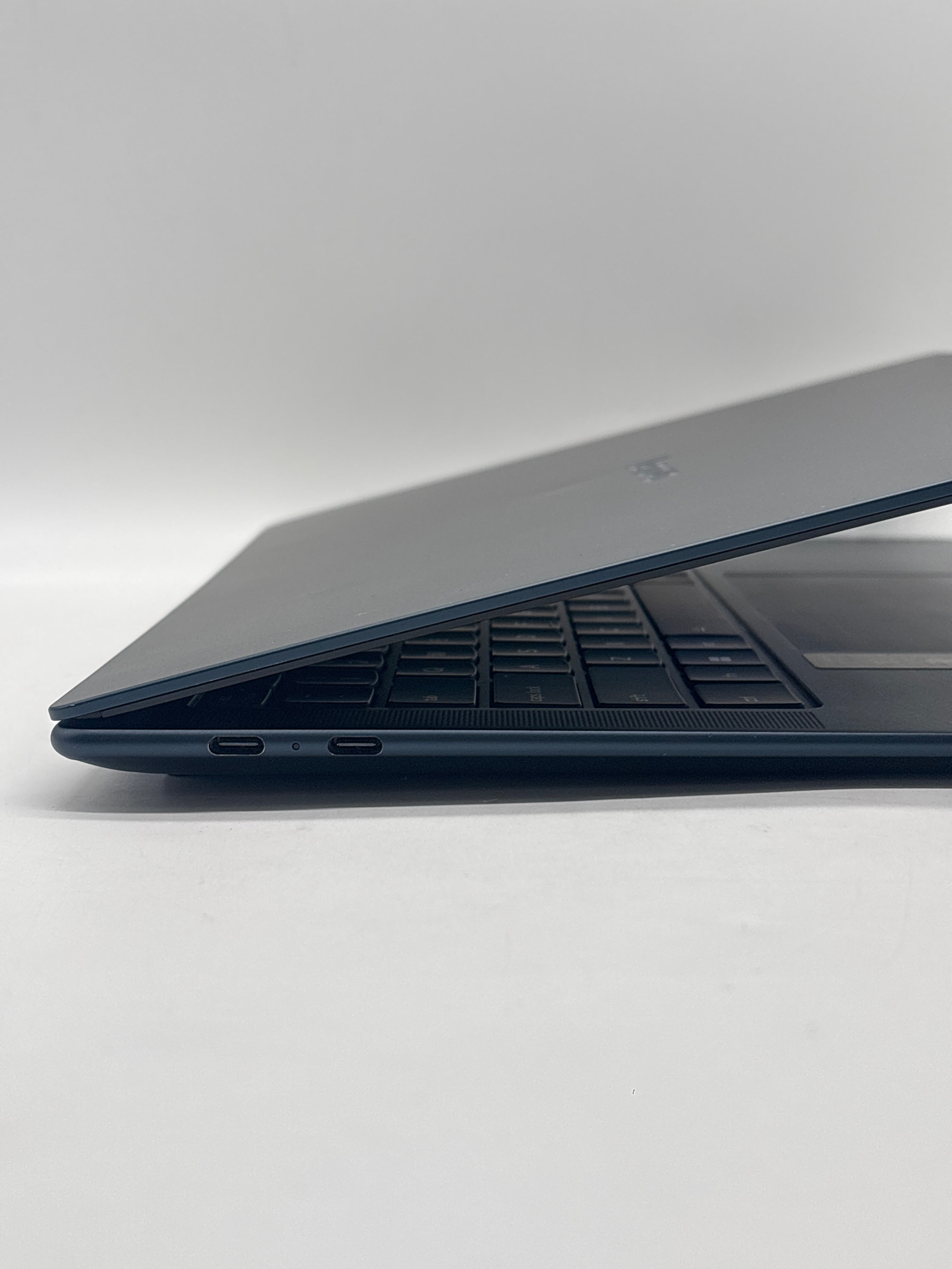 Lenovo Yoga Slim 7 14Q8X9 Snapdragon X Elite X1E78100 16GB RAM 512GB SSD