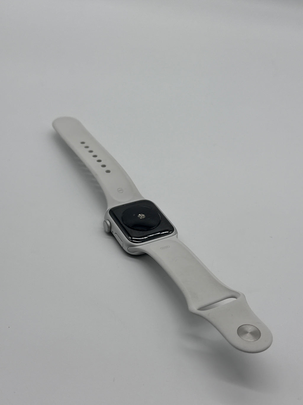Apple Watch SE 1st Gen 40MM GPS Silver A2351 with White Sport Band