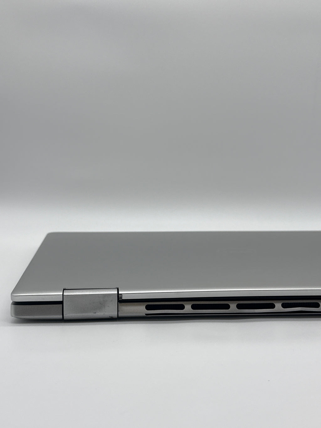 Dell Inspiron 16 7630 2-in-1 i7-1360P 16GB 1TB SSD - Bent USB port/Fully Functional