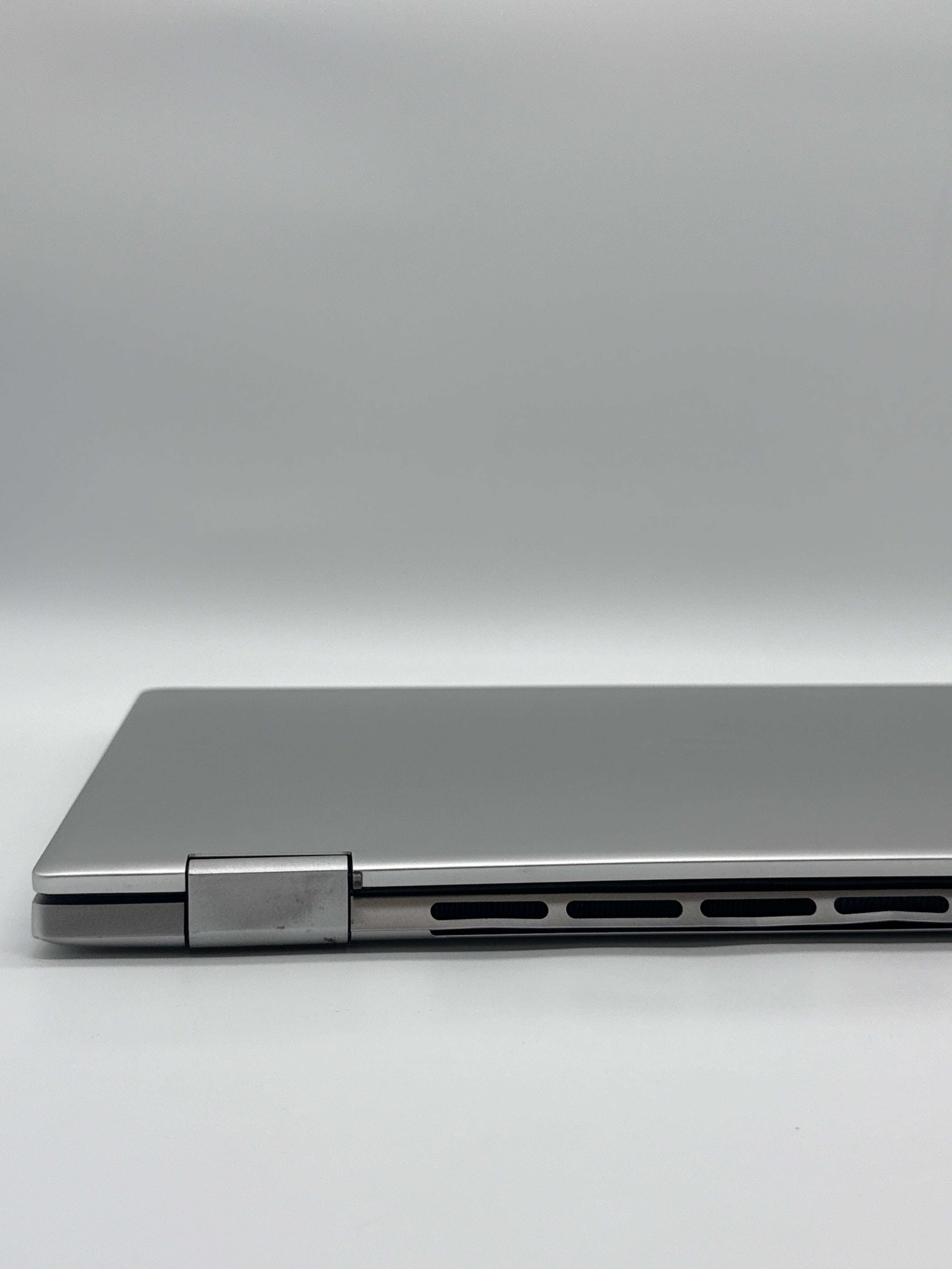 Dell Inspiron 16 7630 2-in-1 i7-1360P 16GB 1TB SSD - Bent USB port/Fully Functional