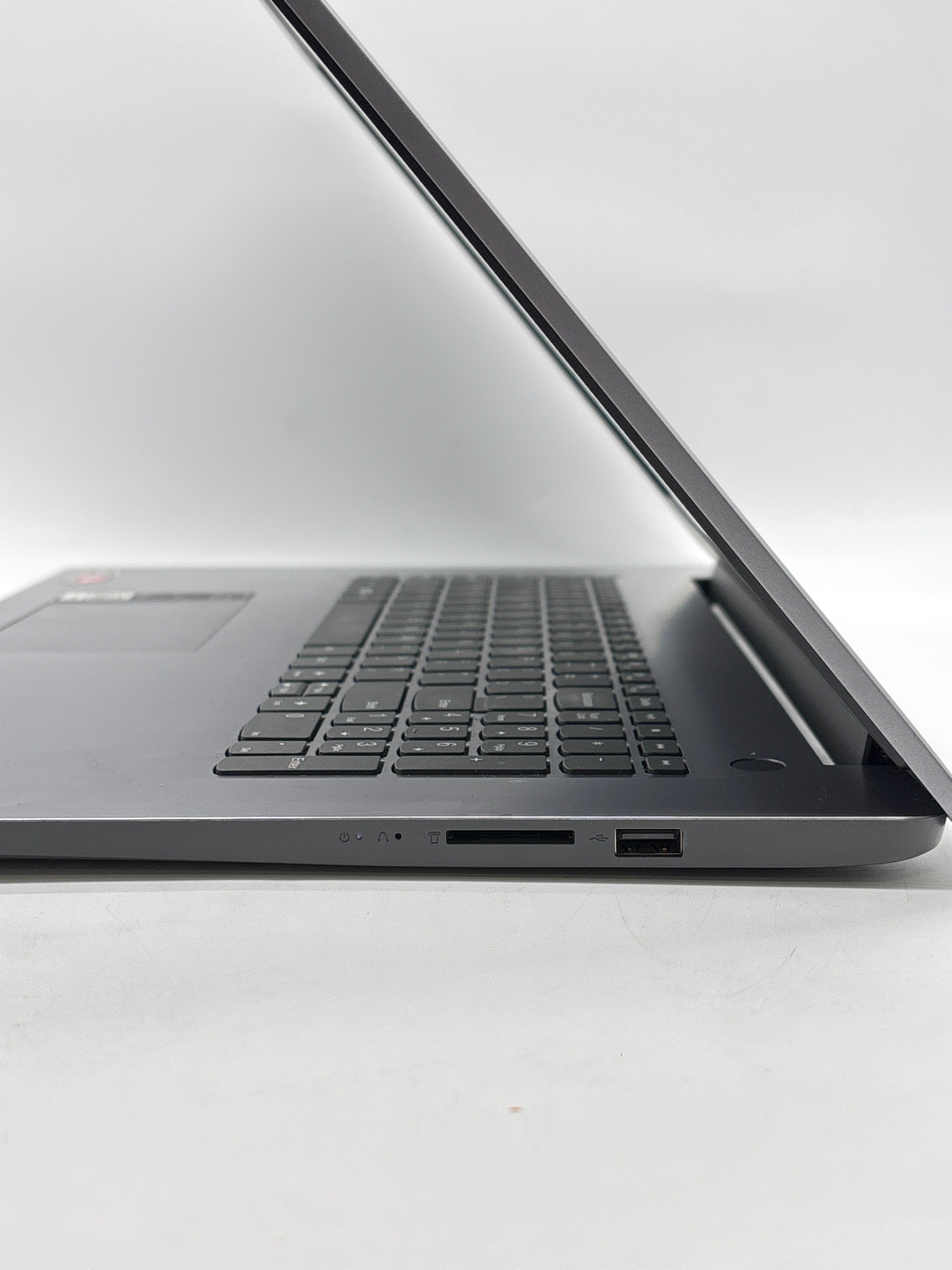 Lenovo IdeaPad 3 17ABA7 AMD Ryzen 5 5625U 16GB RAM 1TB SSD - Used