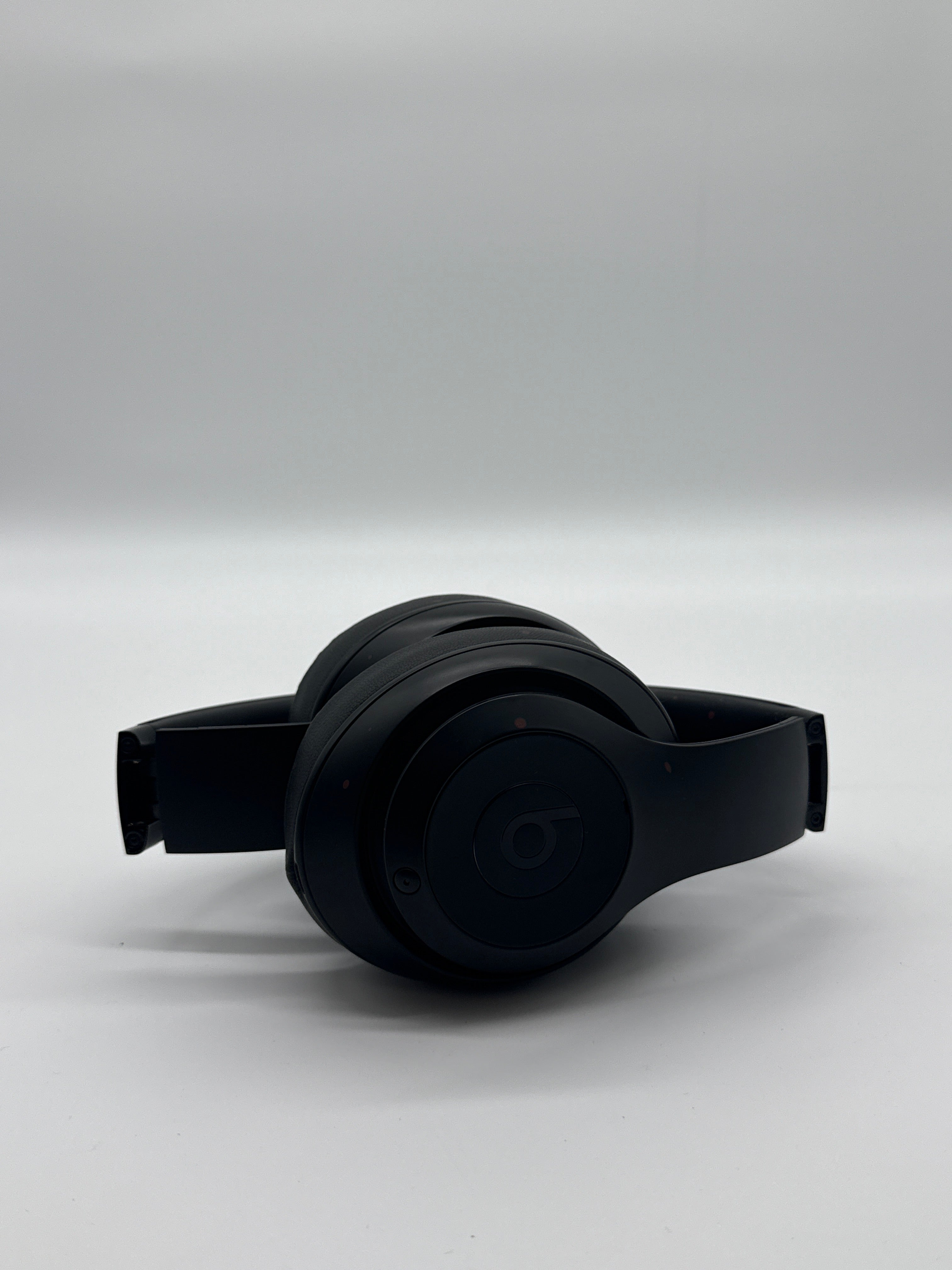 Beats Studio 3 Black Wireless Over-Ear Bluetooth Headphones Used