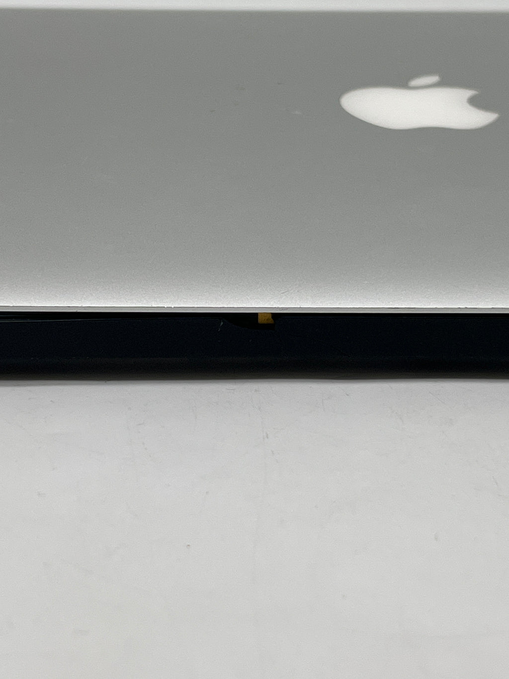 Apple MacBook Air 13" A1466 i5 8GB RAM 128GB SSD - Used