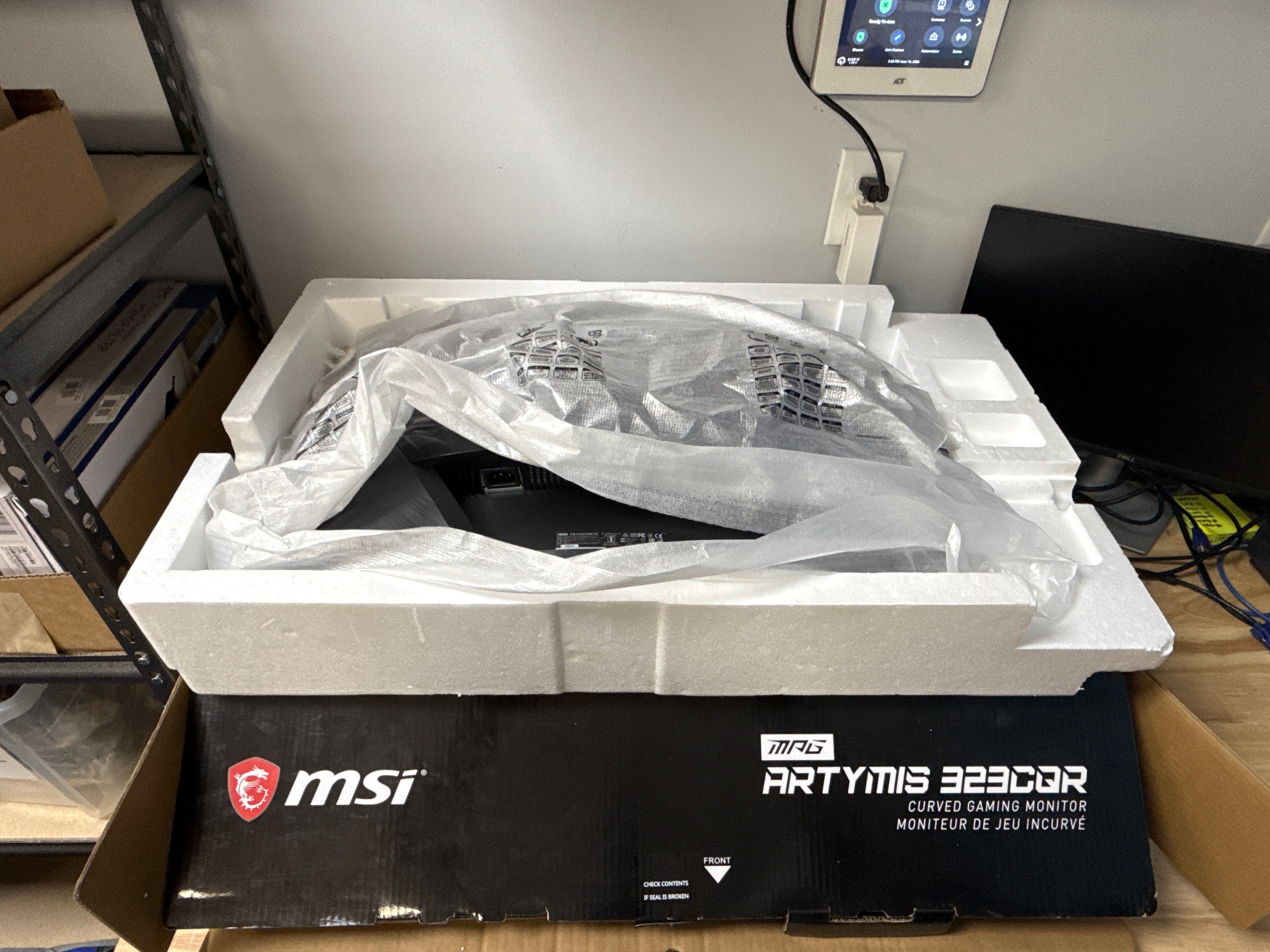 MSI MPG Artymis 323CQR 3DB1 32" Curved Gaming Monitor 165Hz 1ms HDR Black