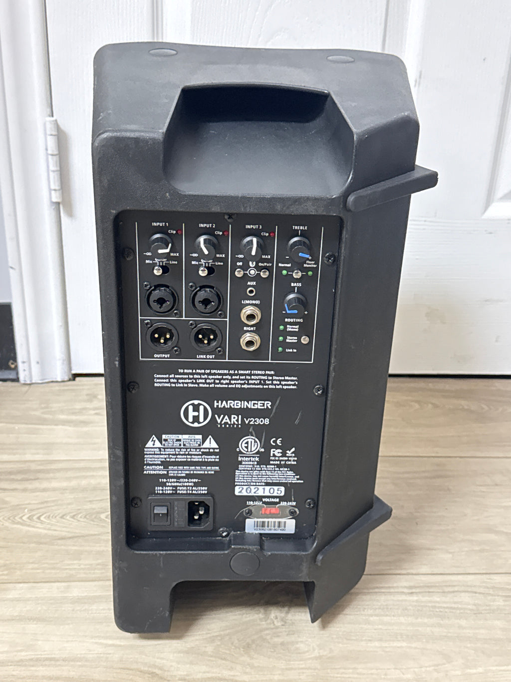 Harbinger Vari V2308 8" Powered Speaker Black - Used
