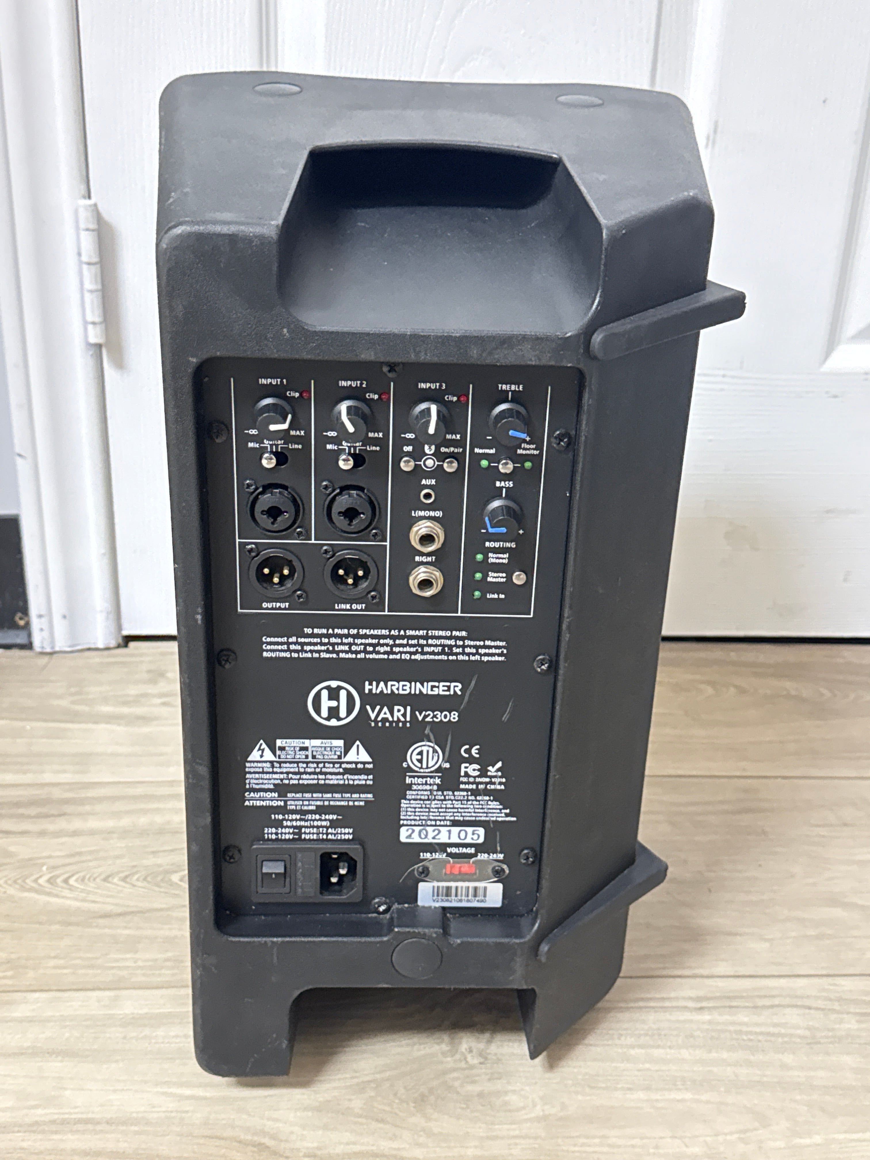 Harbinger Vari V2308 8" Powered Speaker Black - Used