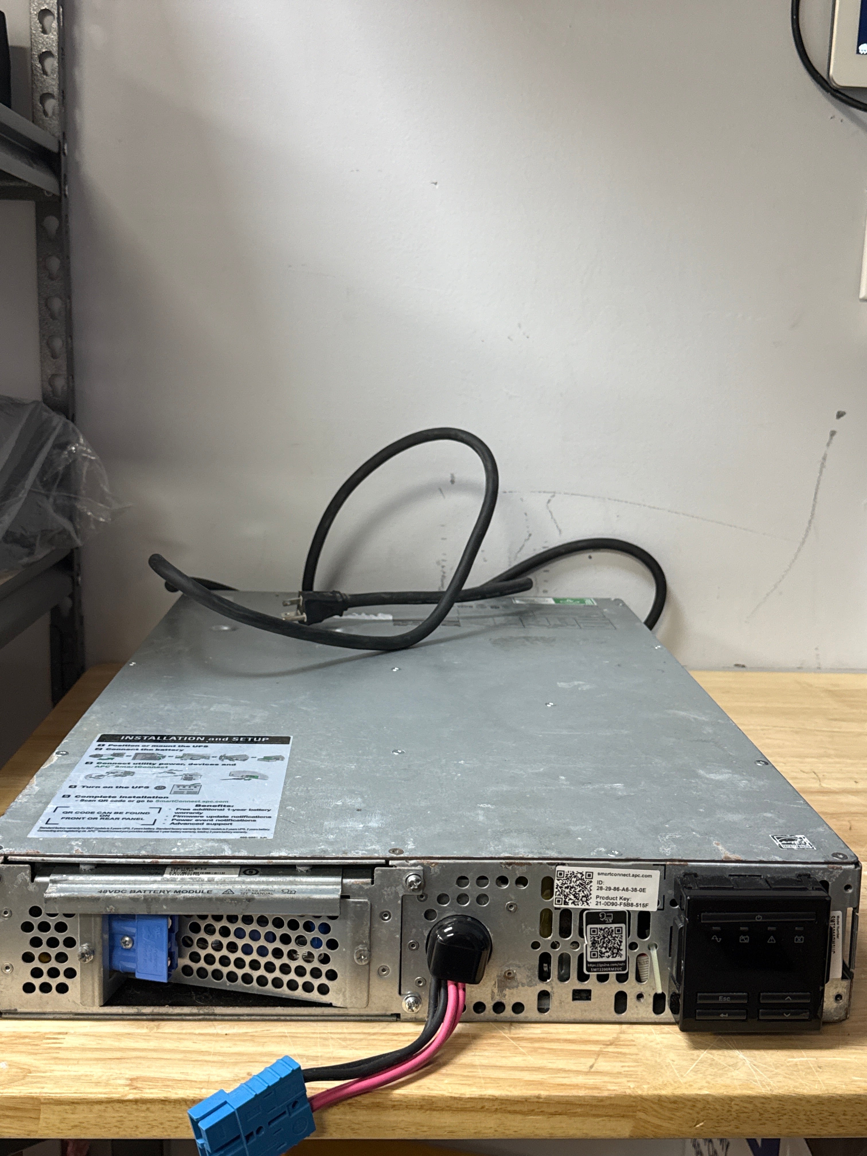 APC SMT2200RM2UC 2200VA Smart-UPS 2U - missing cover