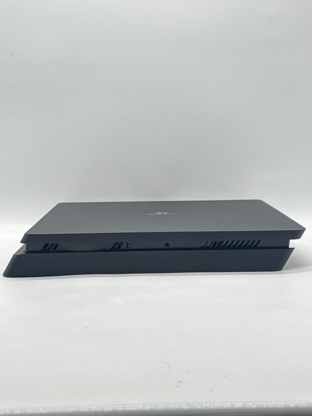 Sony PlayStation 4 Slim (CUH-2215B) 1TB w/ controller - Used