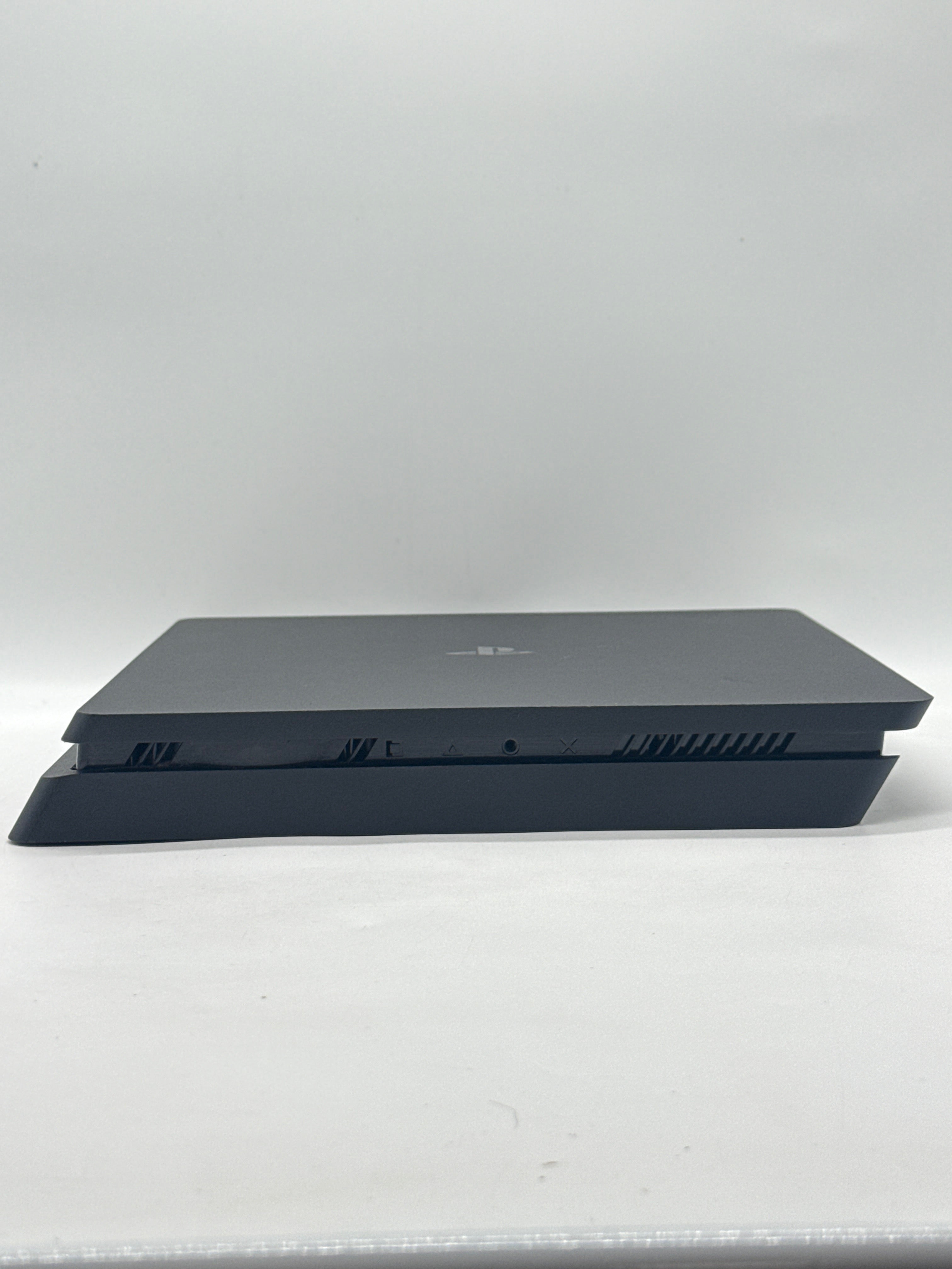 Sony PlayStation 4 Slim (CUH-2215B) 1TB w/ controller - Used