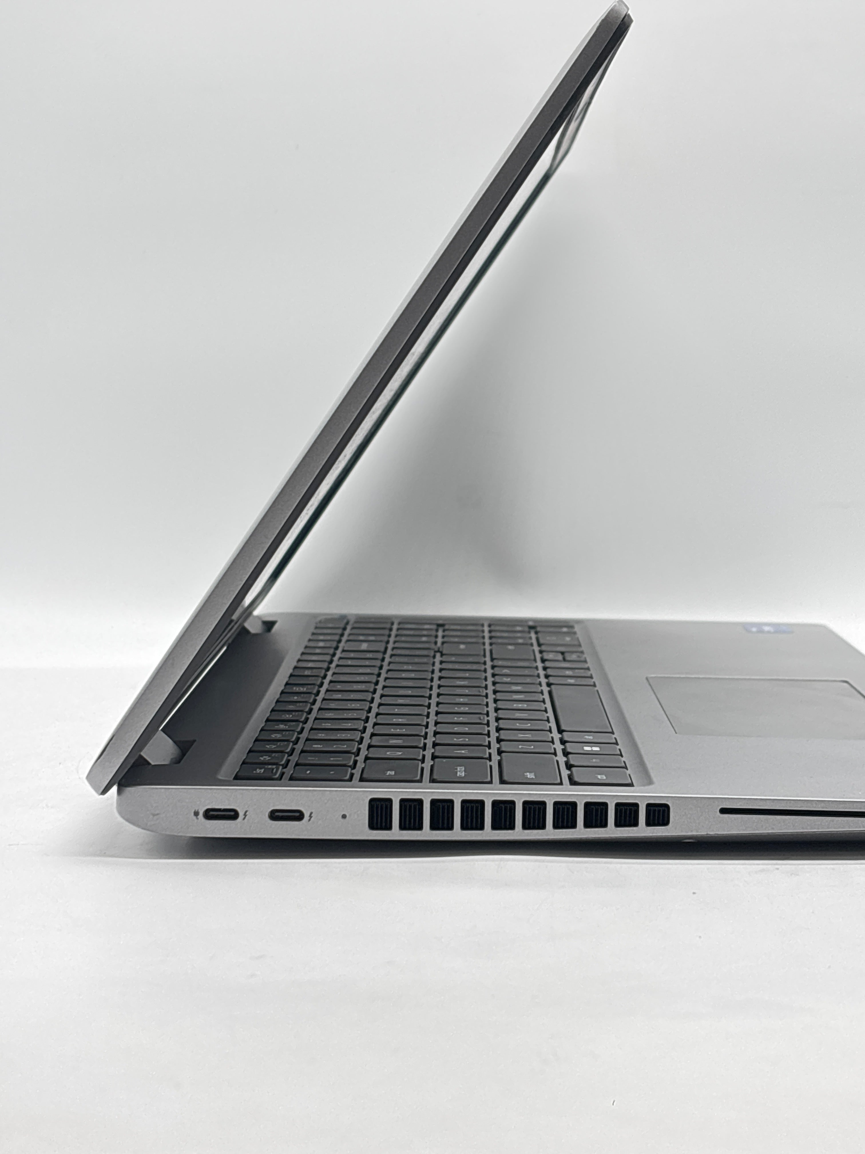 Dell Latitude 5540 15.6" i7-1355U 16GB RAM 512GB SSD Gray - Used