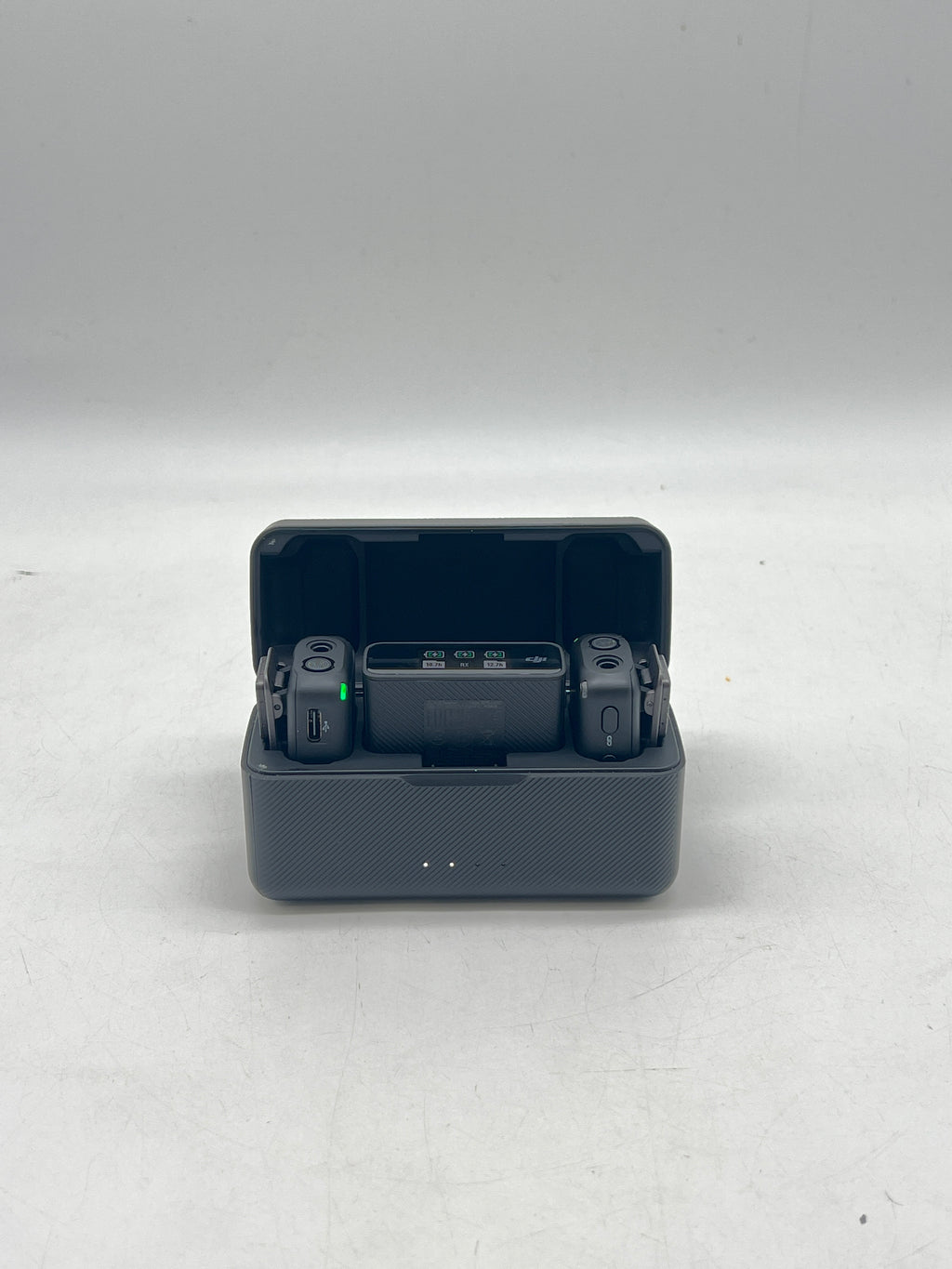 DJI Mic Wireless Microphone System 2 Transmitters Receiver Charging Case ASB01