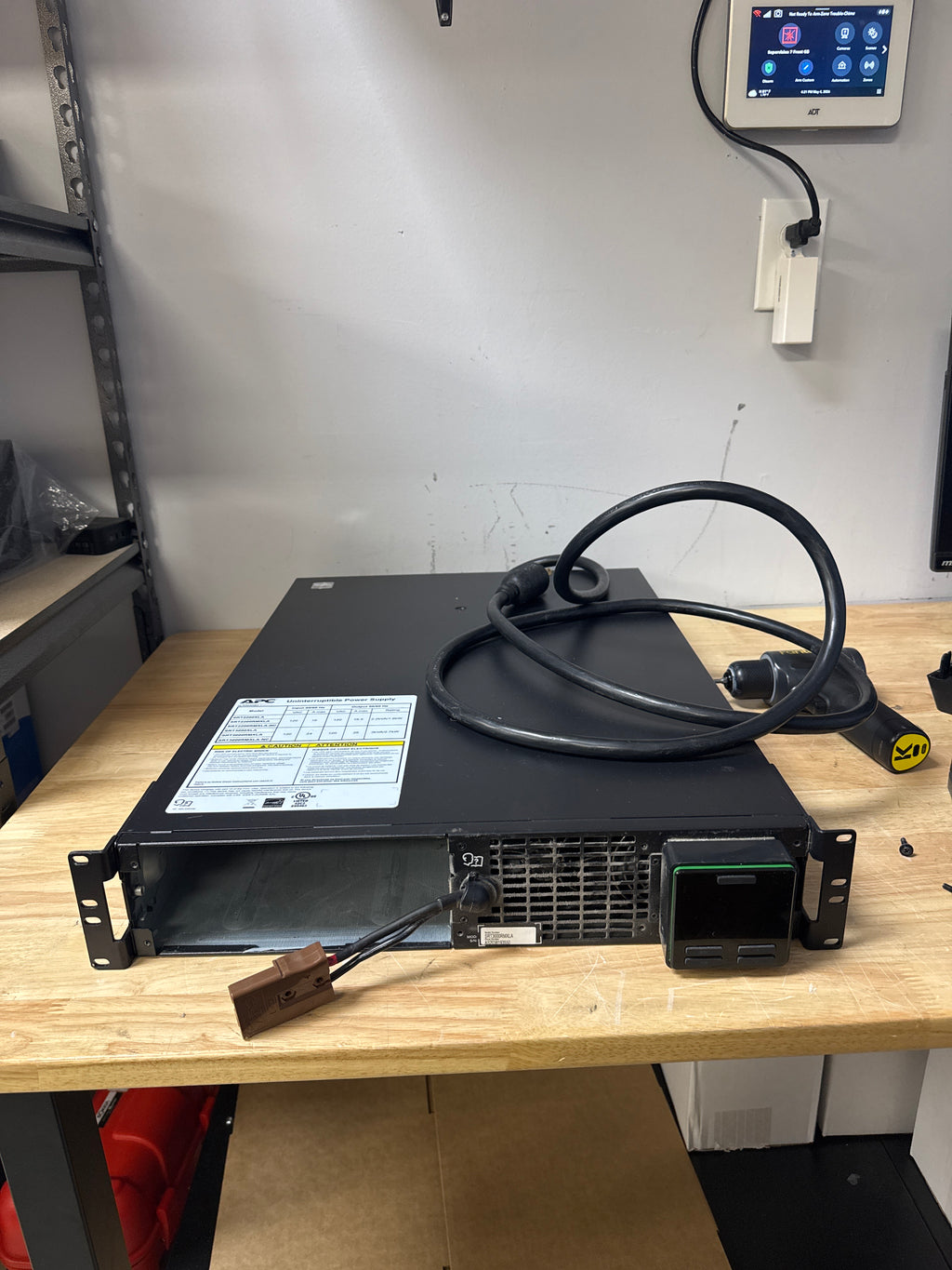 APC SRT2200XLA 2200VA UPS - No Batteries - Black