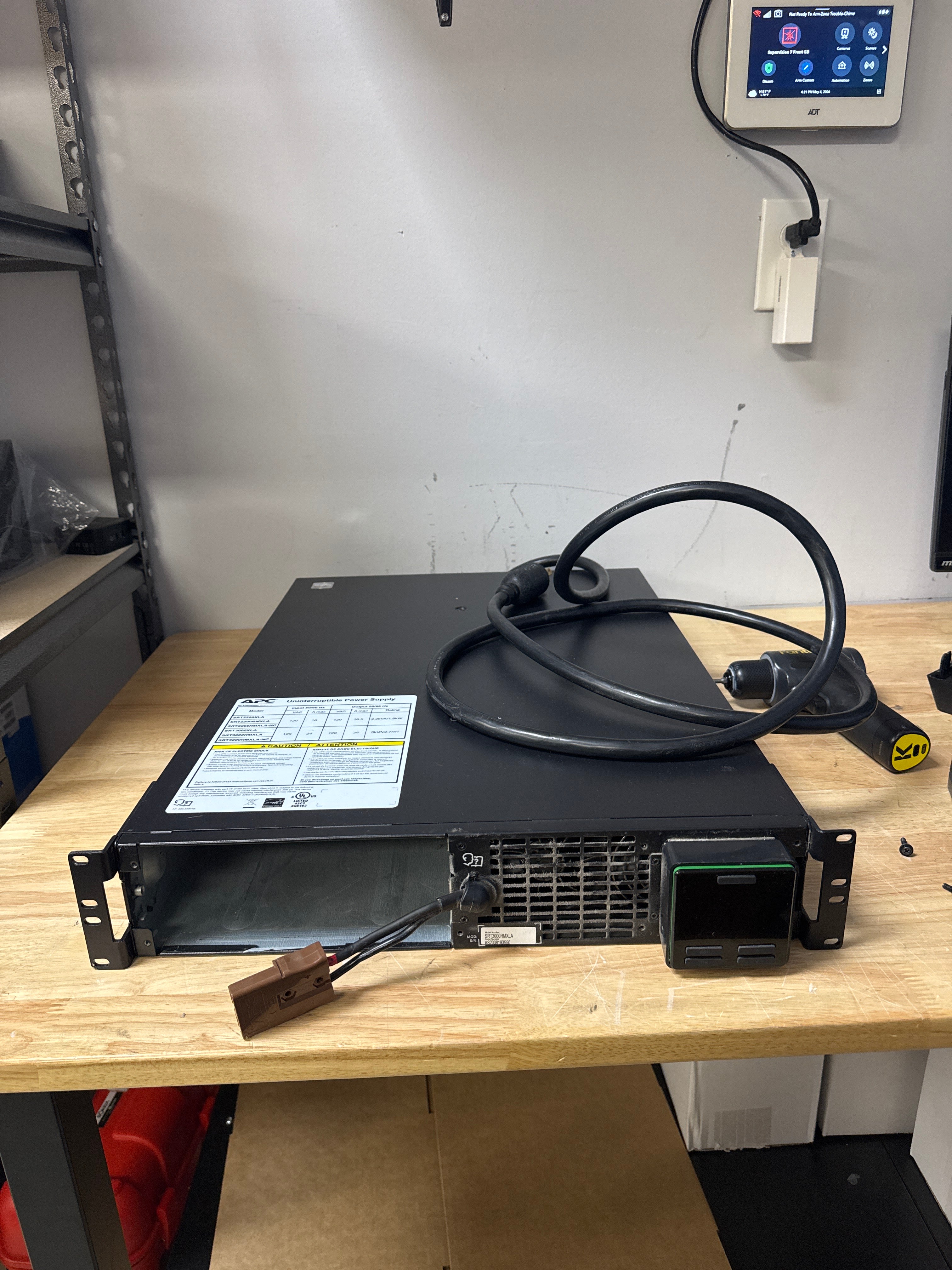 APC SRT2200XLA 2200VA UPS - No Batteries - Black
