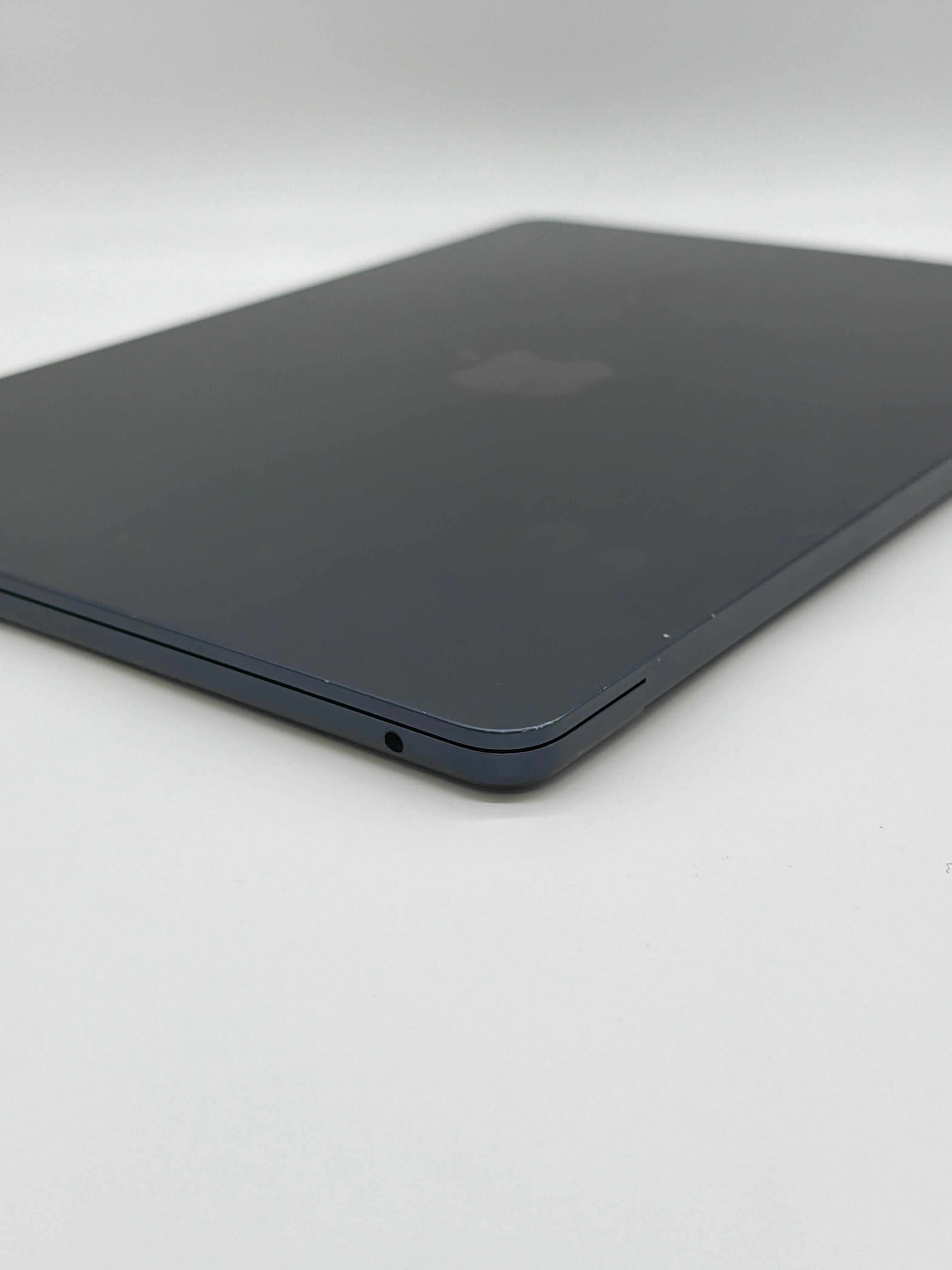 Apple MacBook Air 13" M2 A2681 2022 Midnight 8GB RAM 256GB SSD