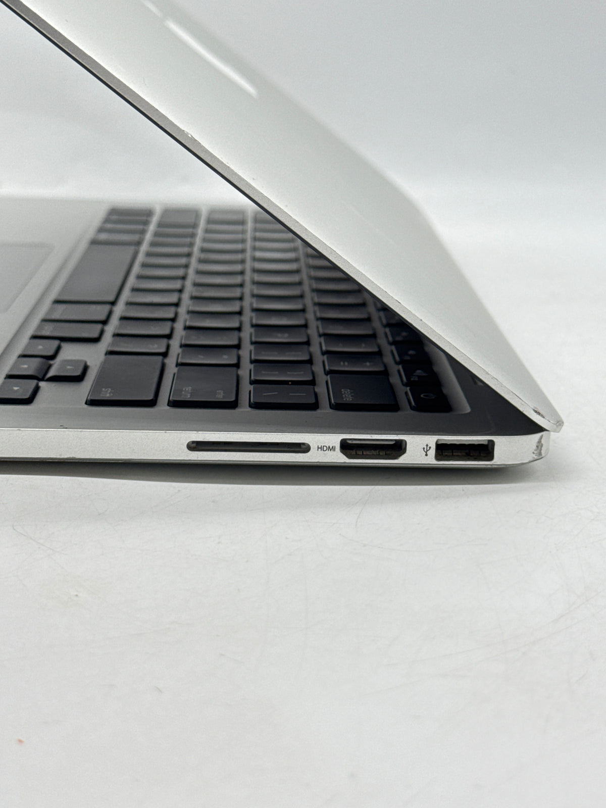 Apple MacBook Pro 13in Retina 2015 Core i5 5257U 8GB RAM 128GB Read