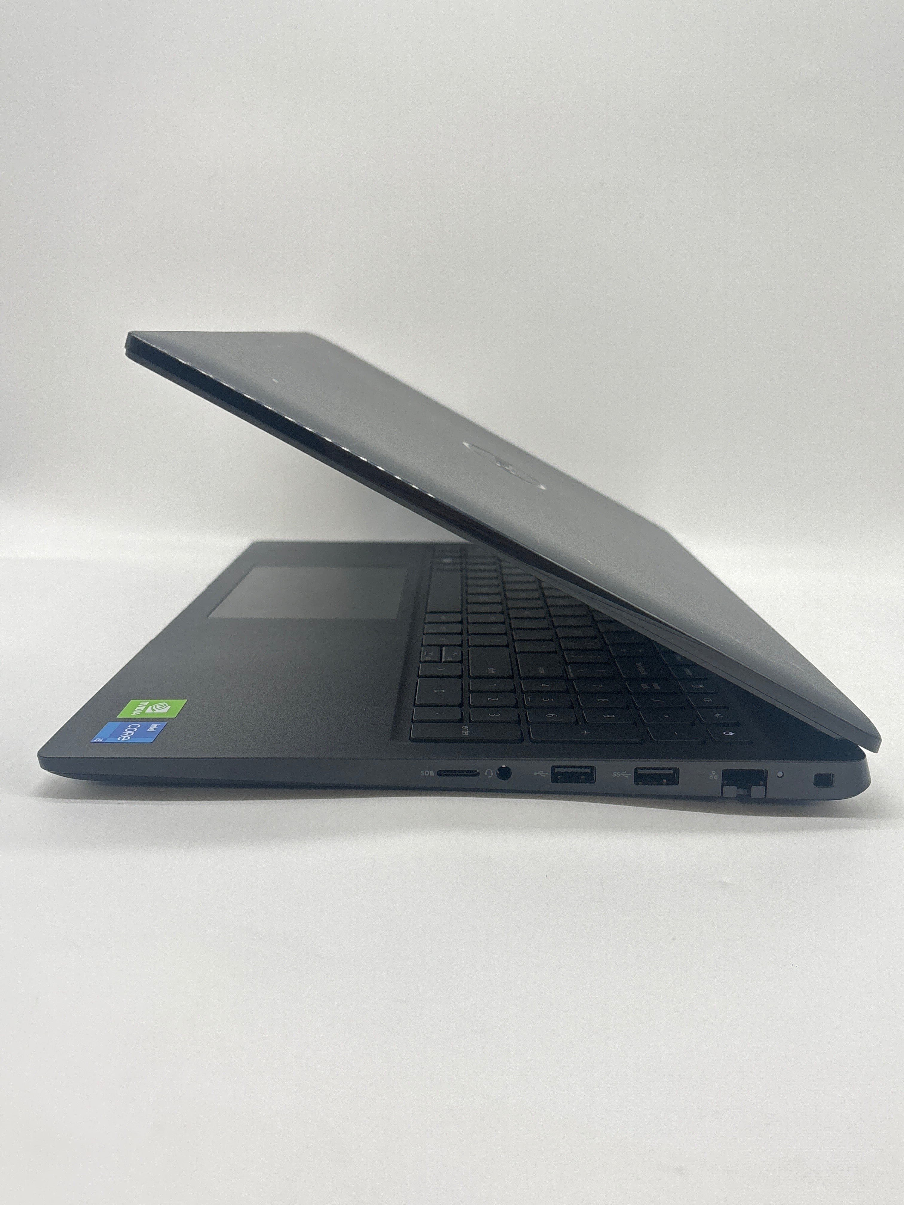 Dell Latitude 3520 15.6" Core i5-1135G7 4GB RAM 256GB SSD GeForce MX350 - Used