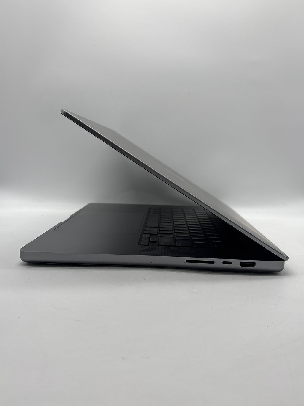 Apple MacBook Pro 16" A2485 M1 Pro 16GB RAM 512GB SSD Space Gray - For Parts