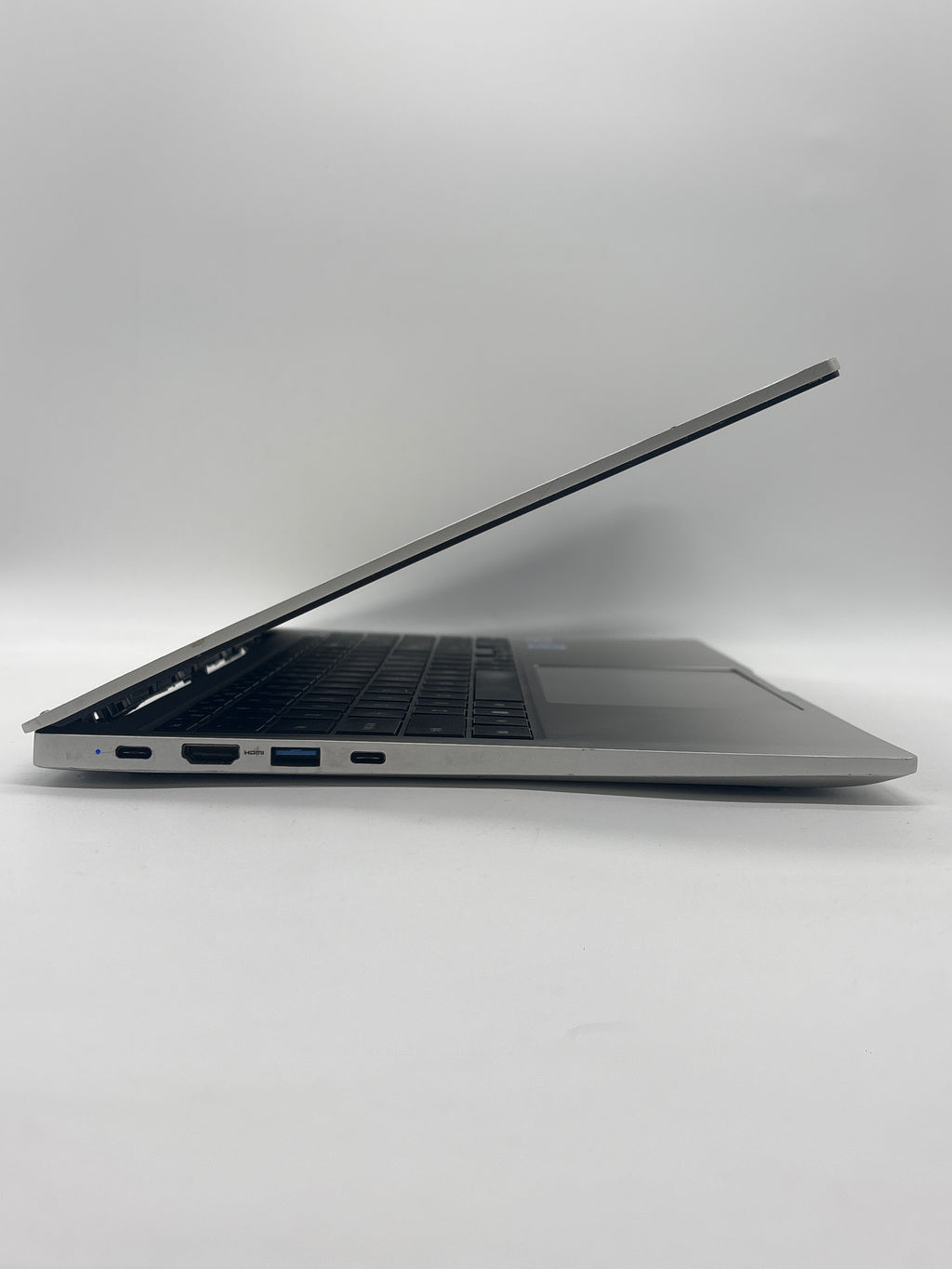 Samsung np750tda i5-1135g7 8GB RAM 256GB SSD - For parts (Read DESC)