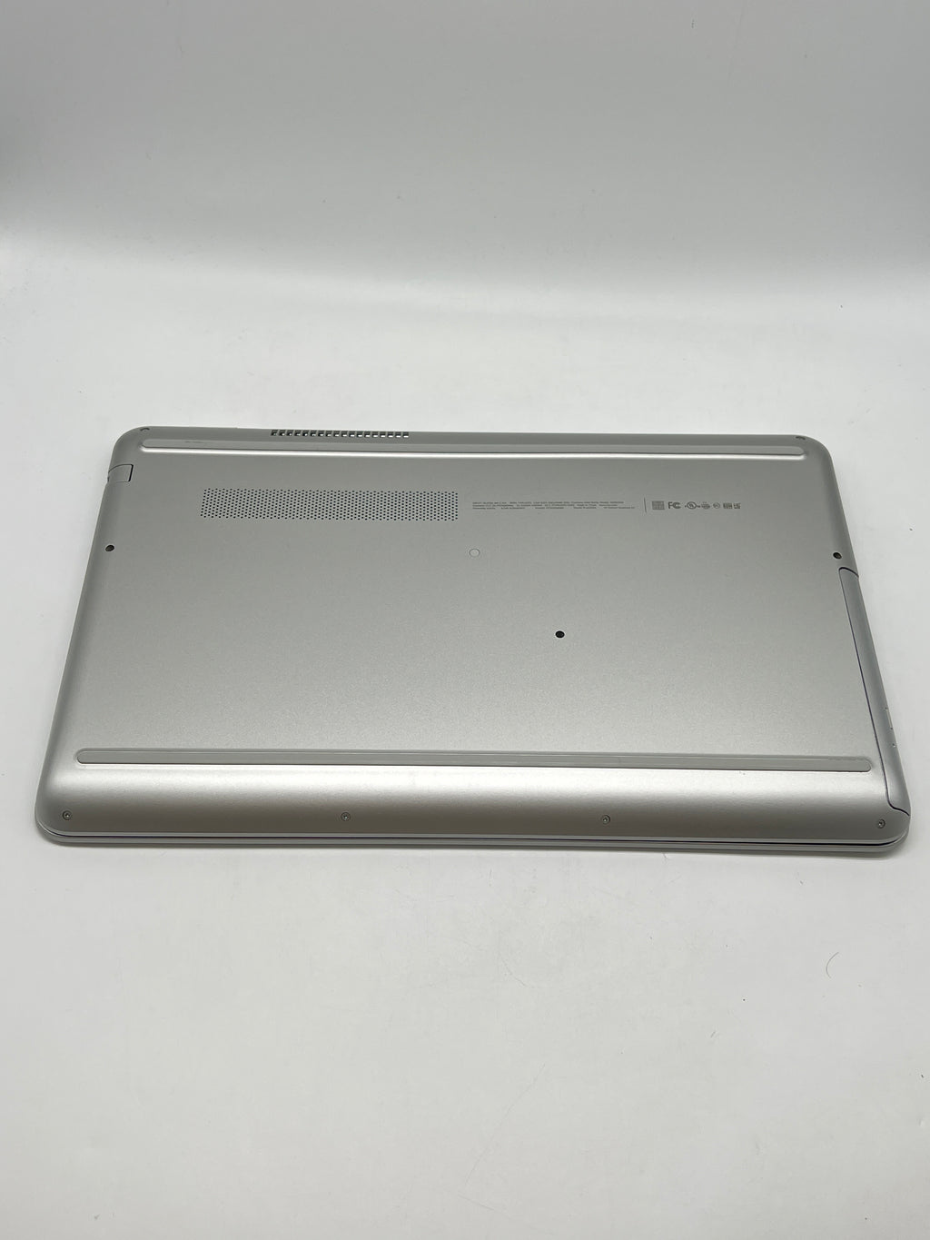 HP Pavilion 15-aw053nr AMD A12-9700P 8GB RAM 1TB HDD - For Parts (Read)
