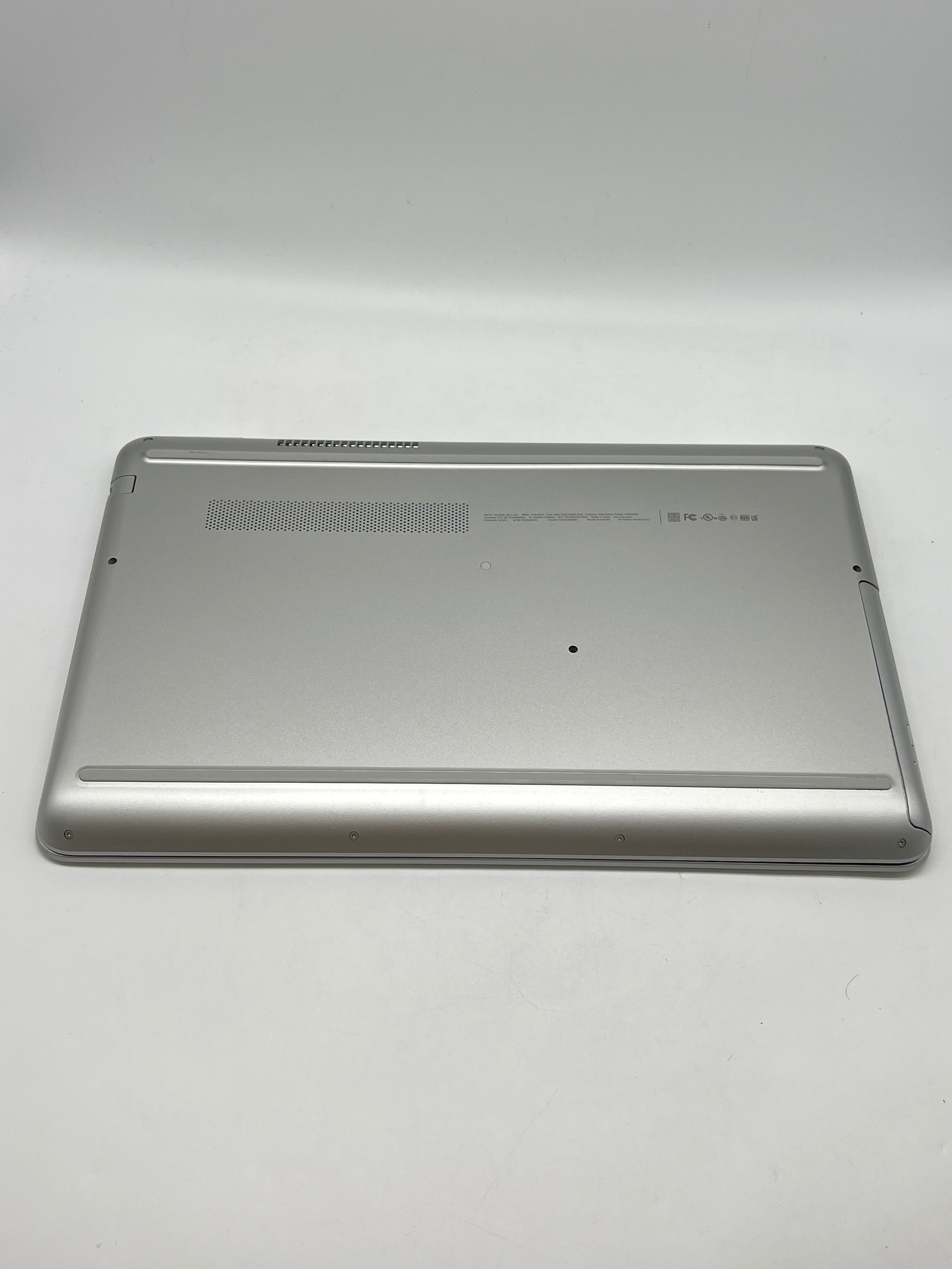 HP Pavilion 15-aw053nr AMD A12-9700P 8GB RAM 1TB HDD - For Parts (Read)
